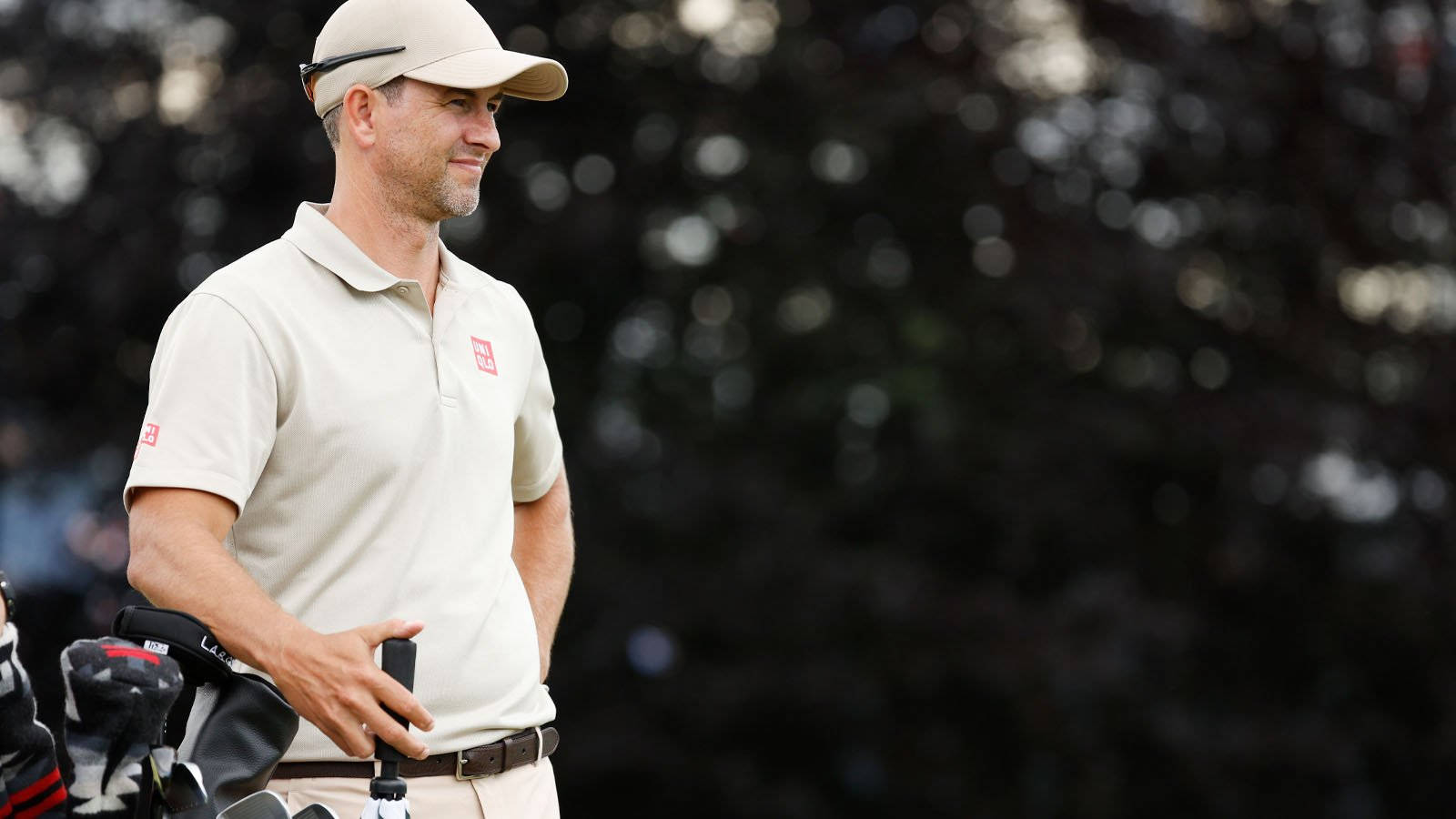 Adam Scott 米色穿搭 壁纸