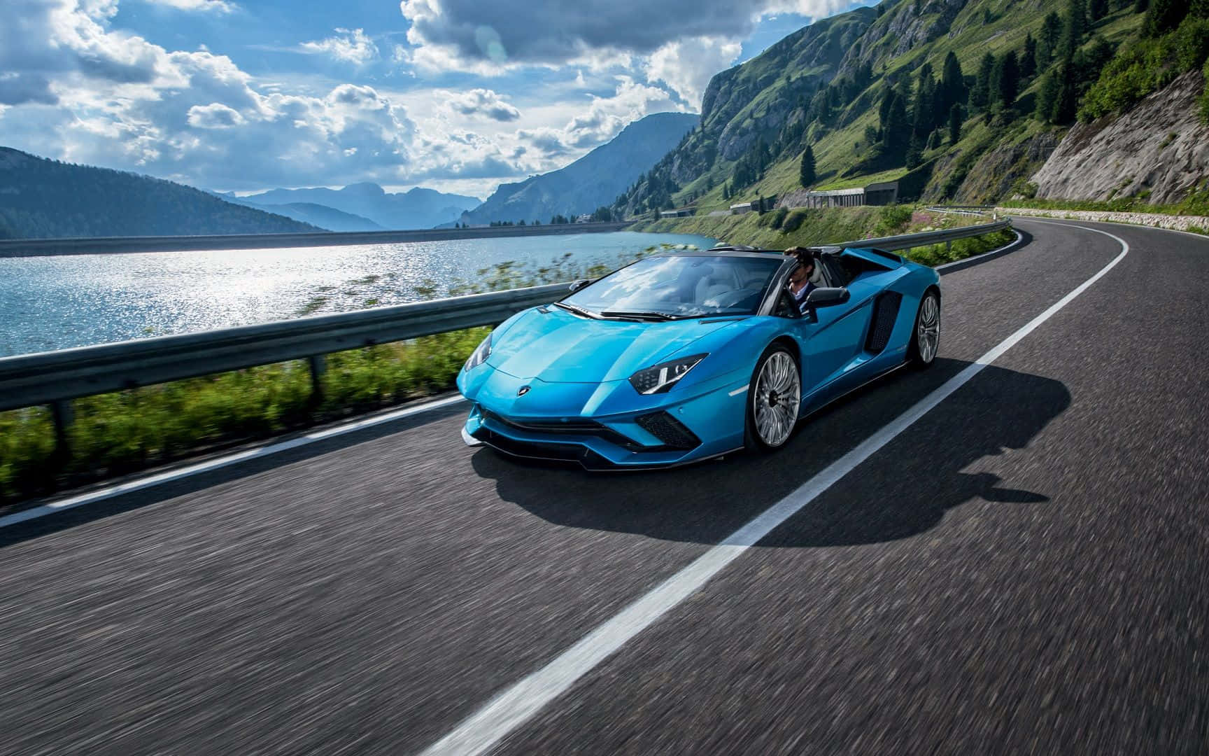 运动型浅蓝兰博基尼Aventador 壁纸