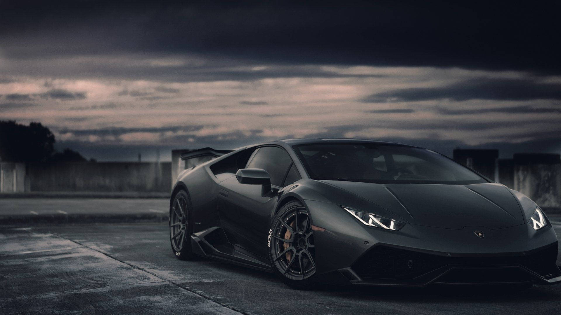 哑光黑兰博基尼Aventador 壁纸