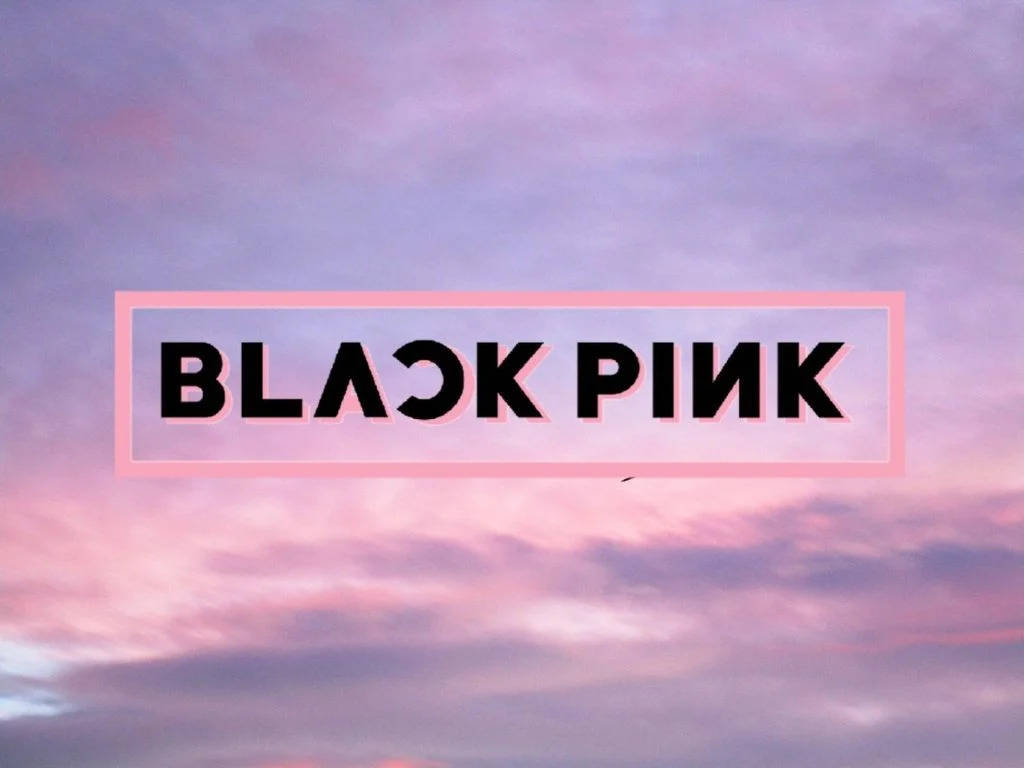 Blackpink标志与柔和天空 壁纸