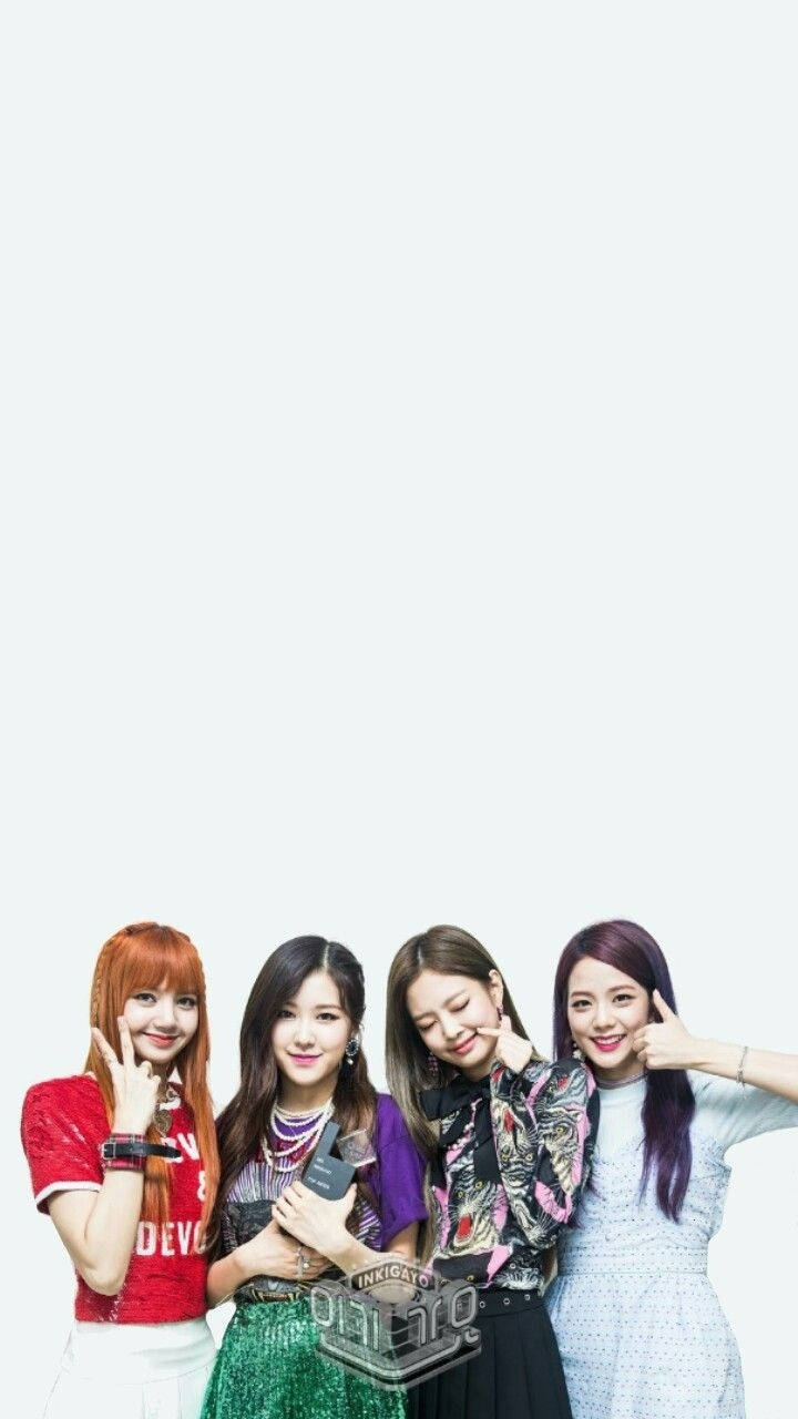Blackpink 成员在白色负空间背景上的 K-Pop 壁纸