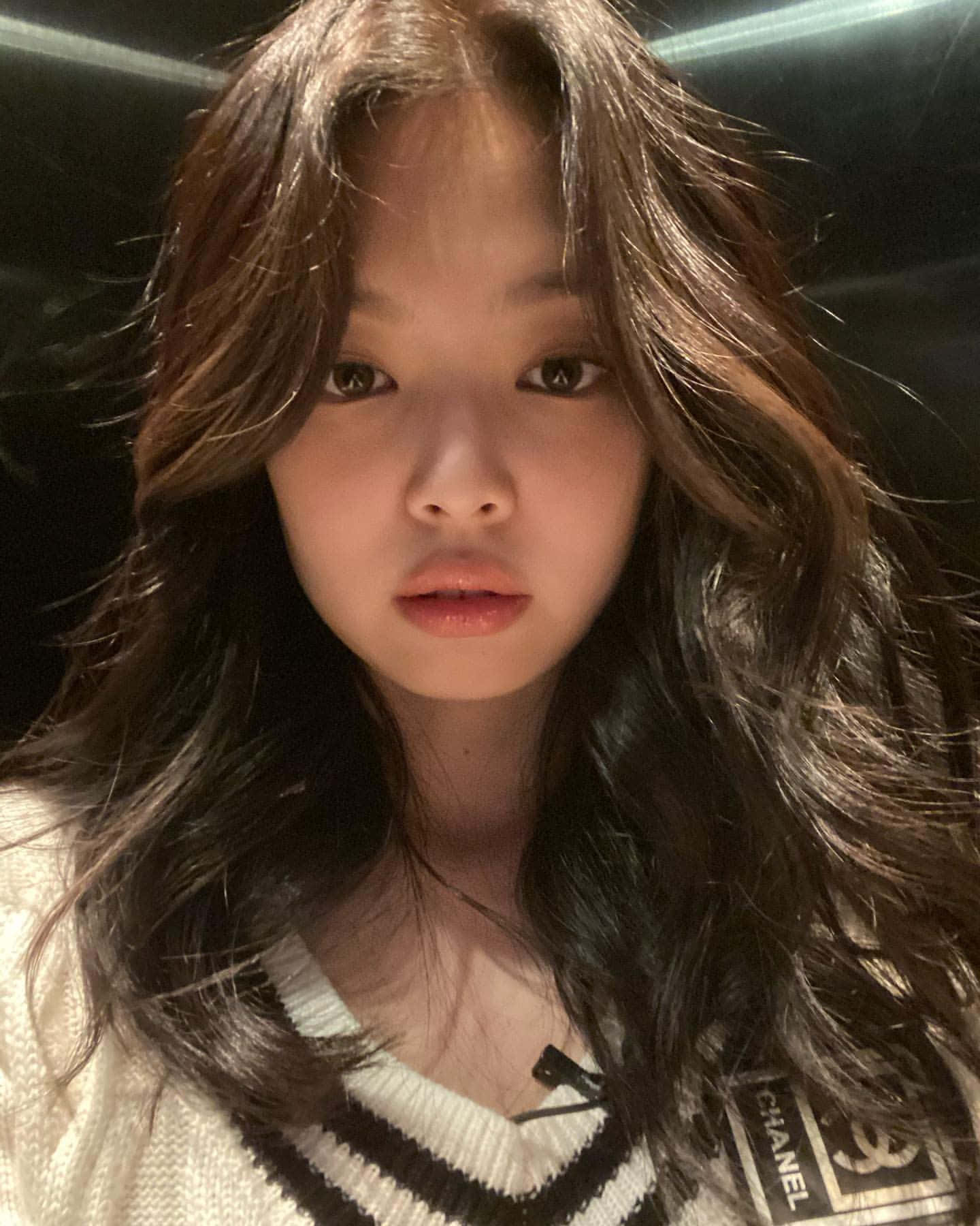 Blackpink成员Jennie自拍照 壁纸