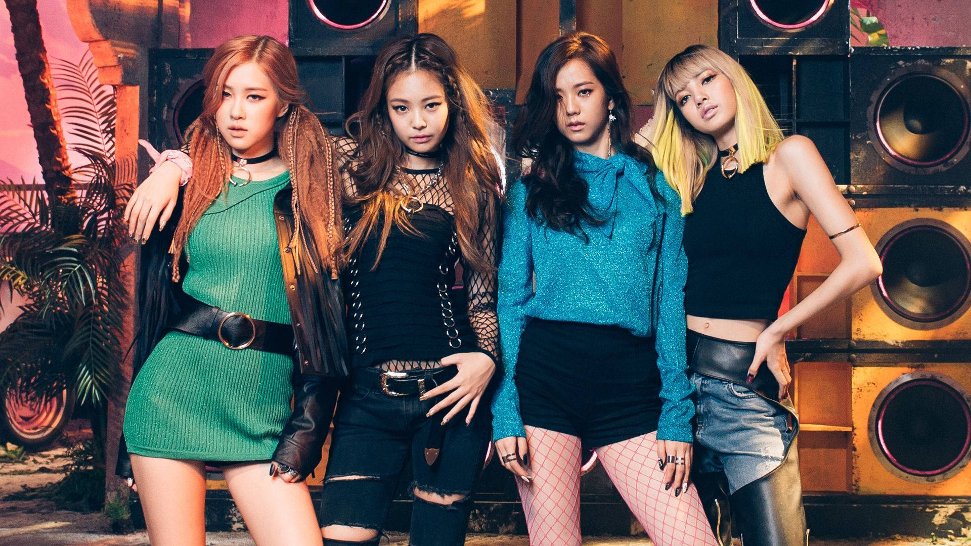BLACKPINK成员在扩音器上为《Boombayah》MV壁纸