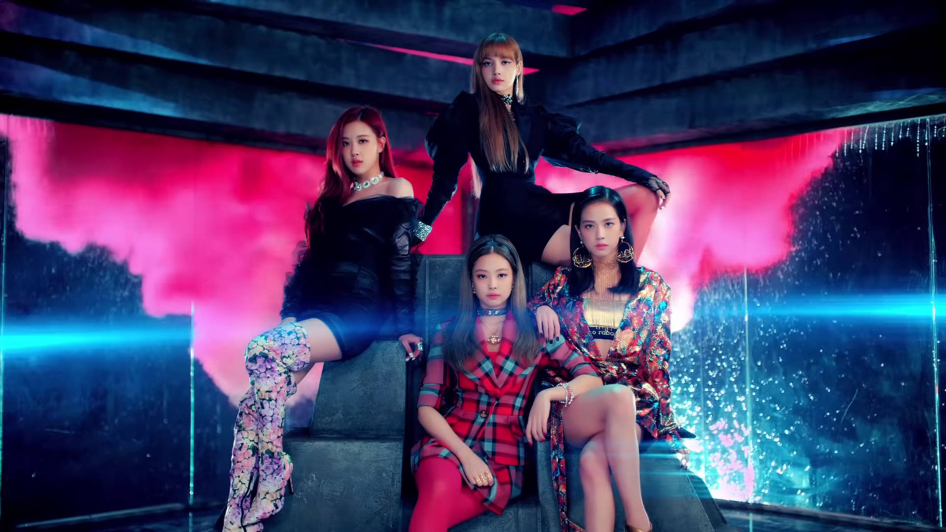 《DDU-DU DDU-DU》MV中BLACKPINK成员如女王般坐着的壁纸