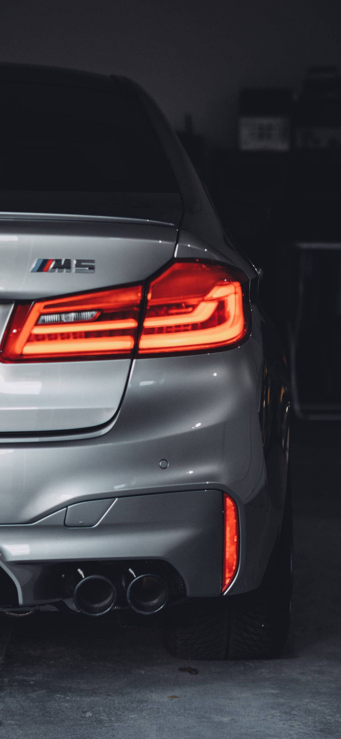 灰色 BMW M5 汽车 iPhone 壁纸