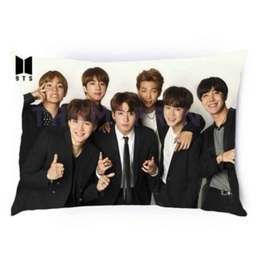 BTS 团体可爱枕头 壁纸