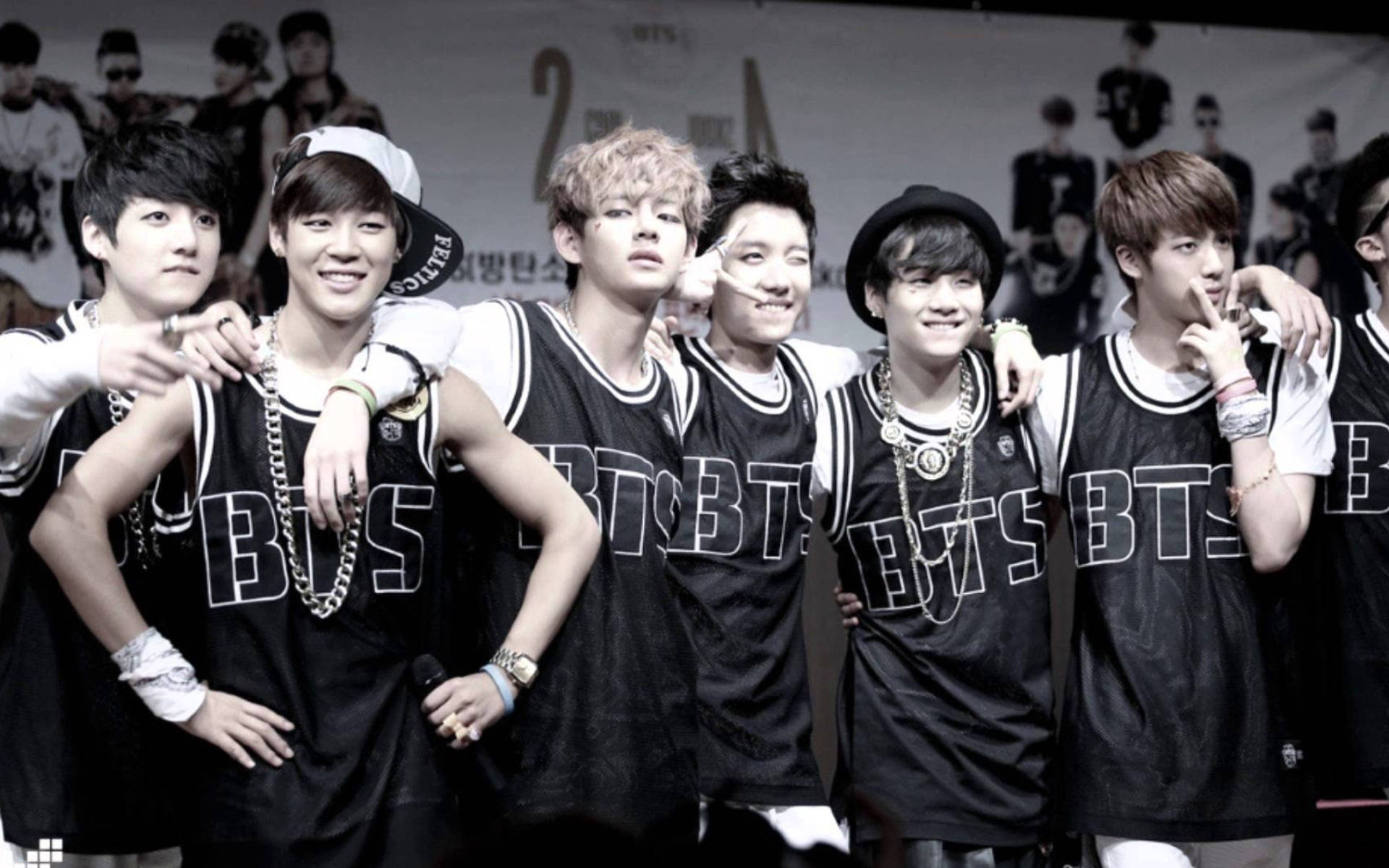 BTS 2013出道团体合照壁纸