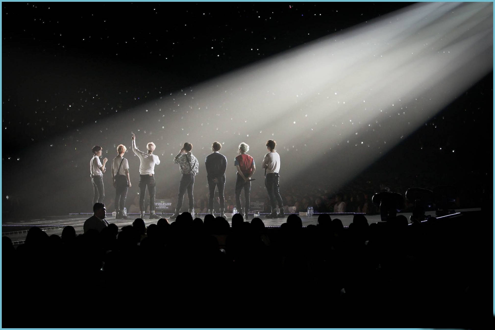 BTS 2021演唱会聚光灯桌面壁纸 壁纸