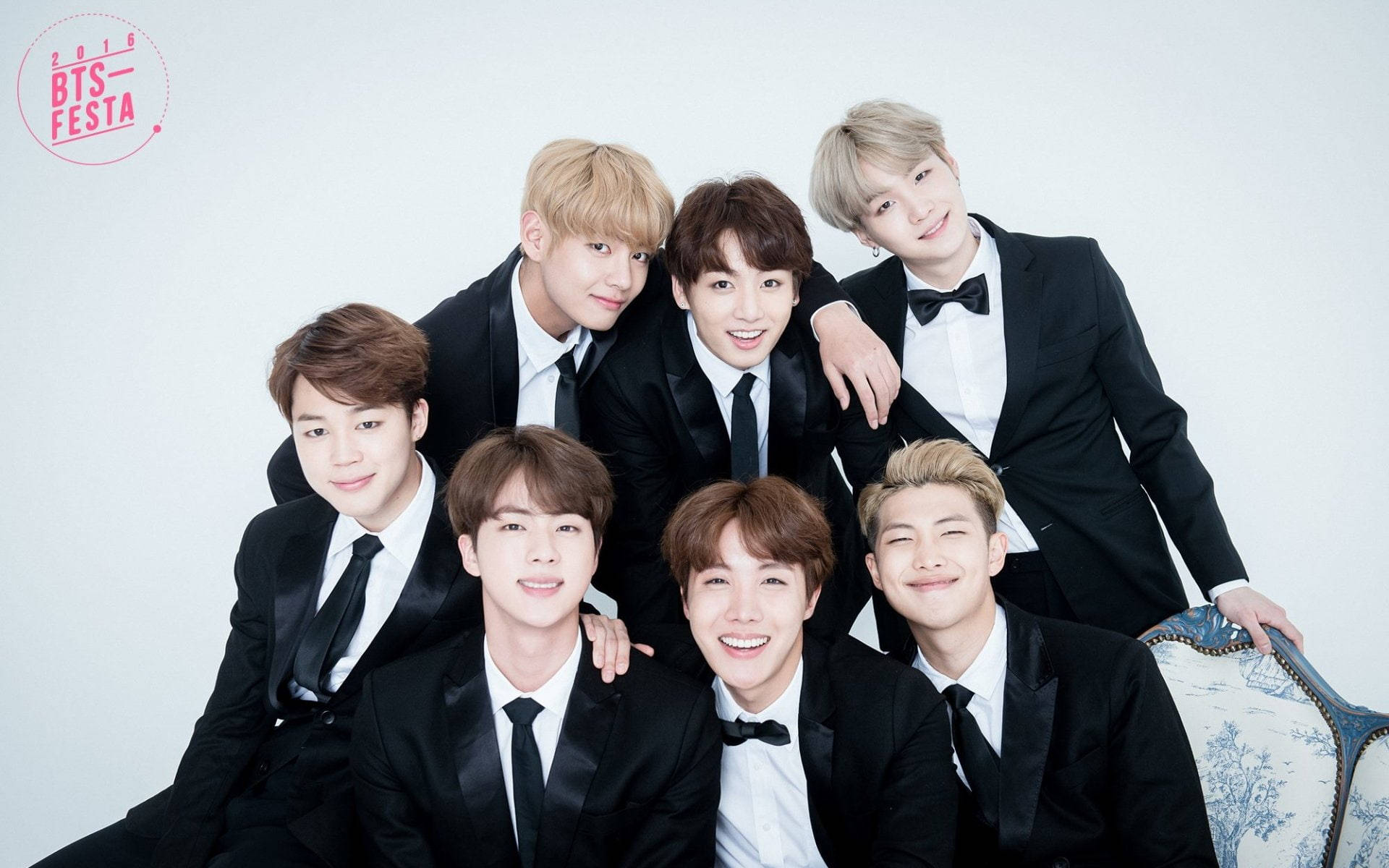 BTS全员西装合照 壁纸