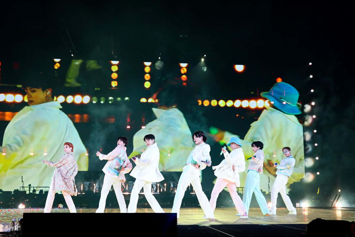 BTS《Permission To Dance》舞台照 壁纸