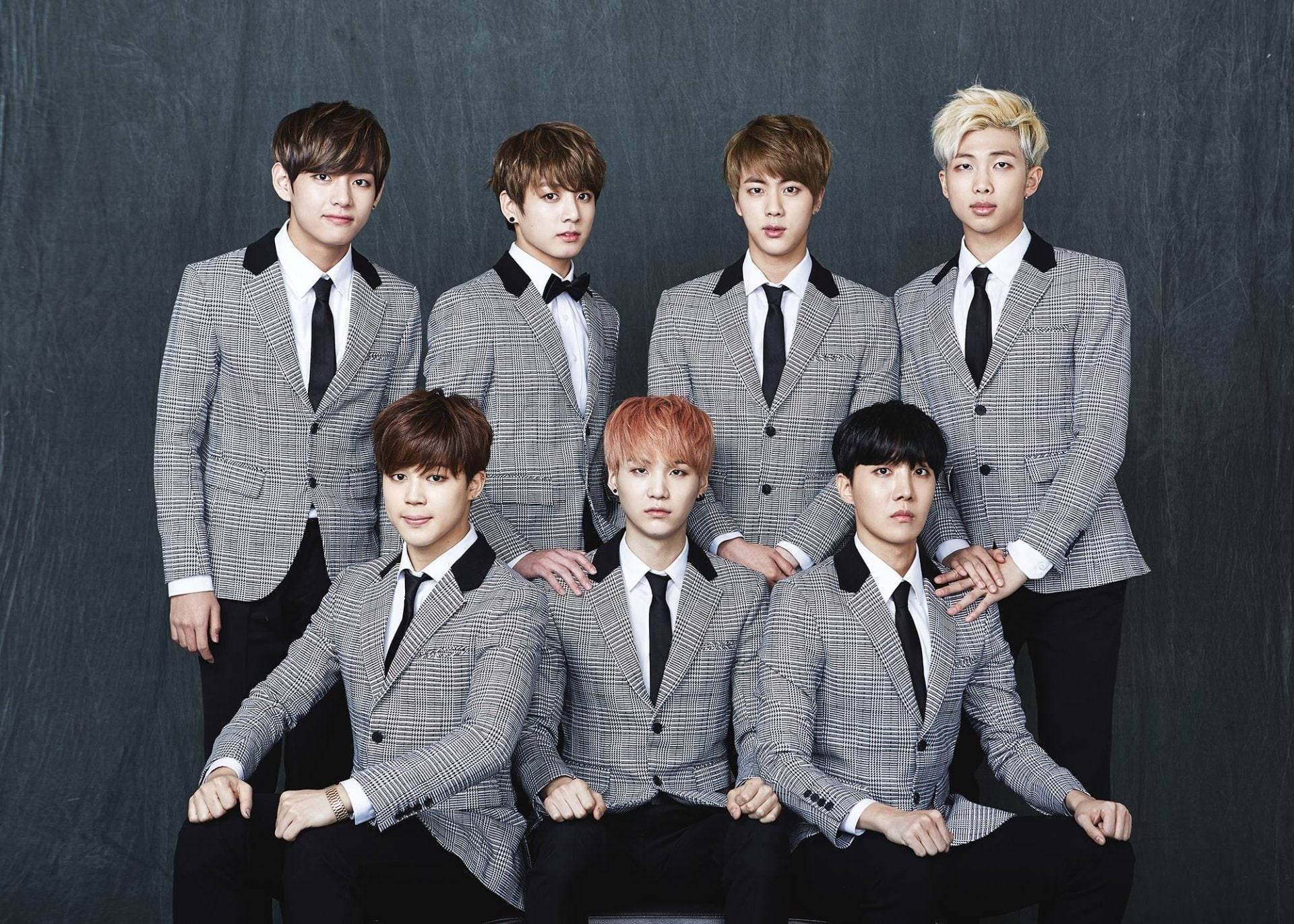 灰色格子西装酷BTS笔记本电脑 壁纸