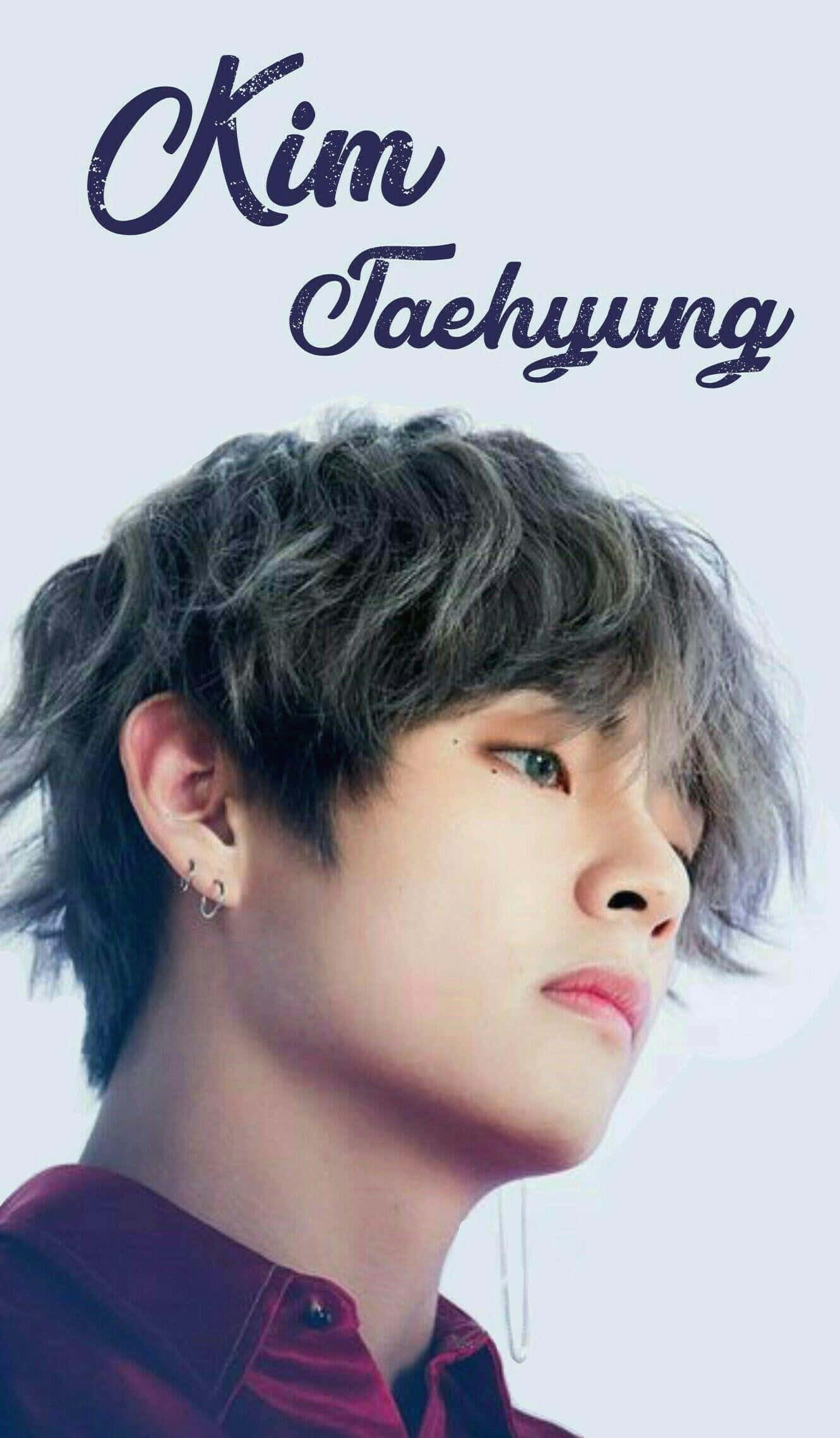 BTS V 以纯粹星光闪耀于这张引人注目的肖像中 壁纸