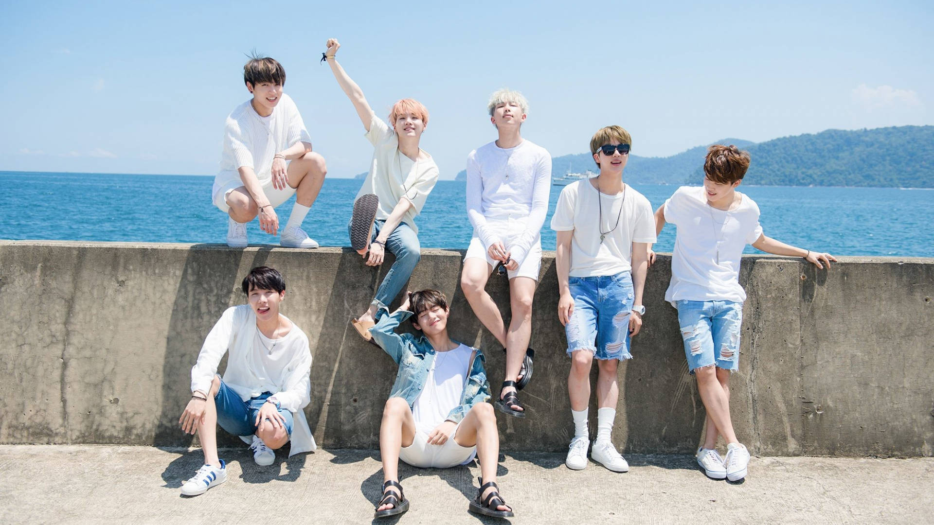 BTS海边合影 壁纸