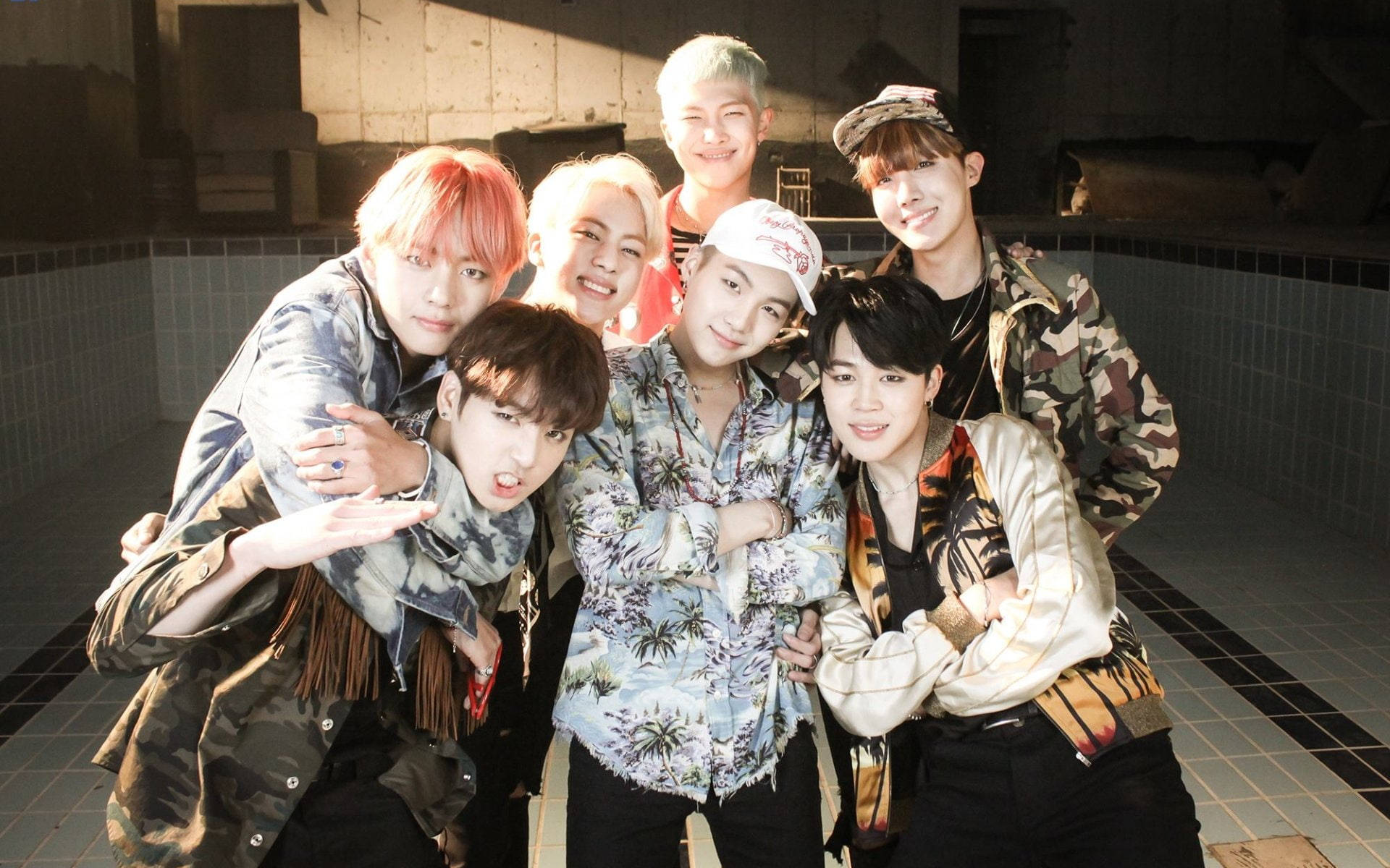 BTS防弹少年团《Fire》MV泳池合照 壁纸