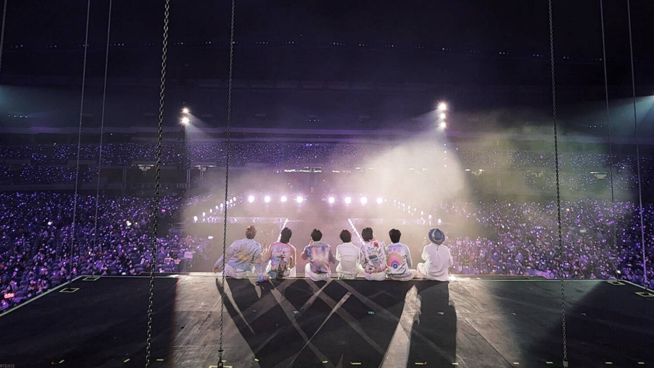 BTS演唱会成员舞台合影 壁纸