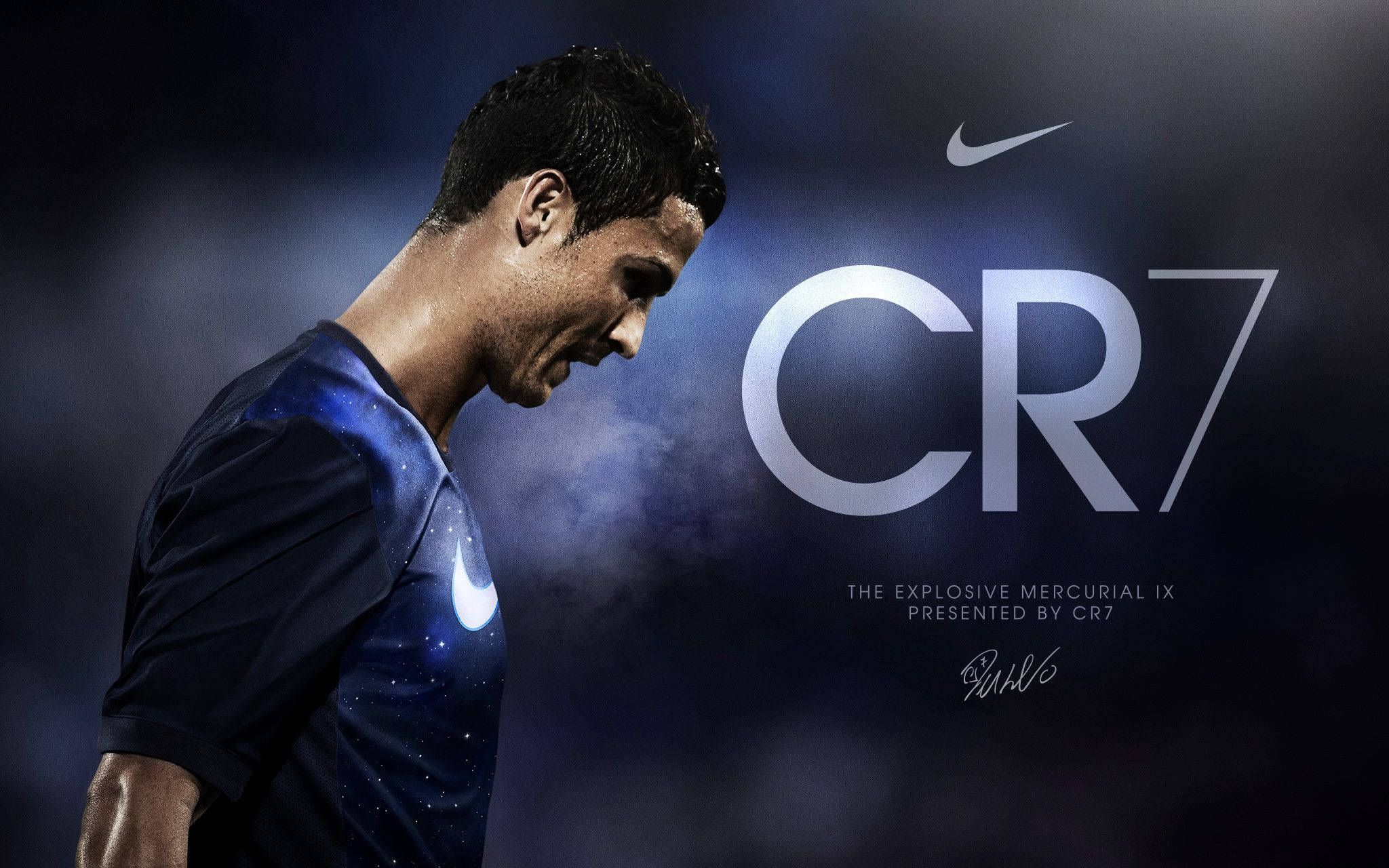 C罗身穿标志性Nike CR7球衣 壁纸