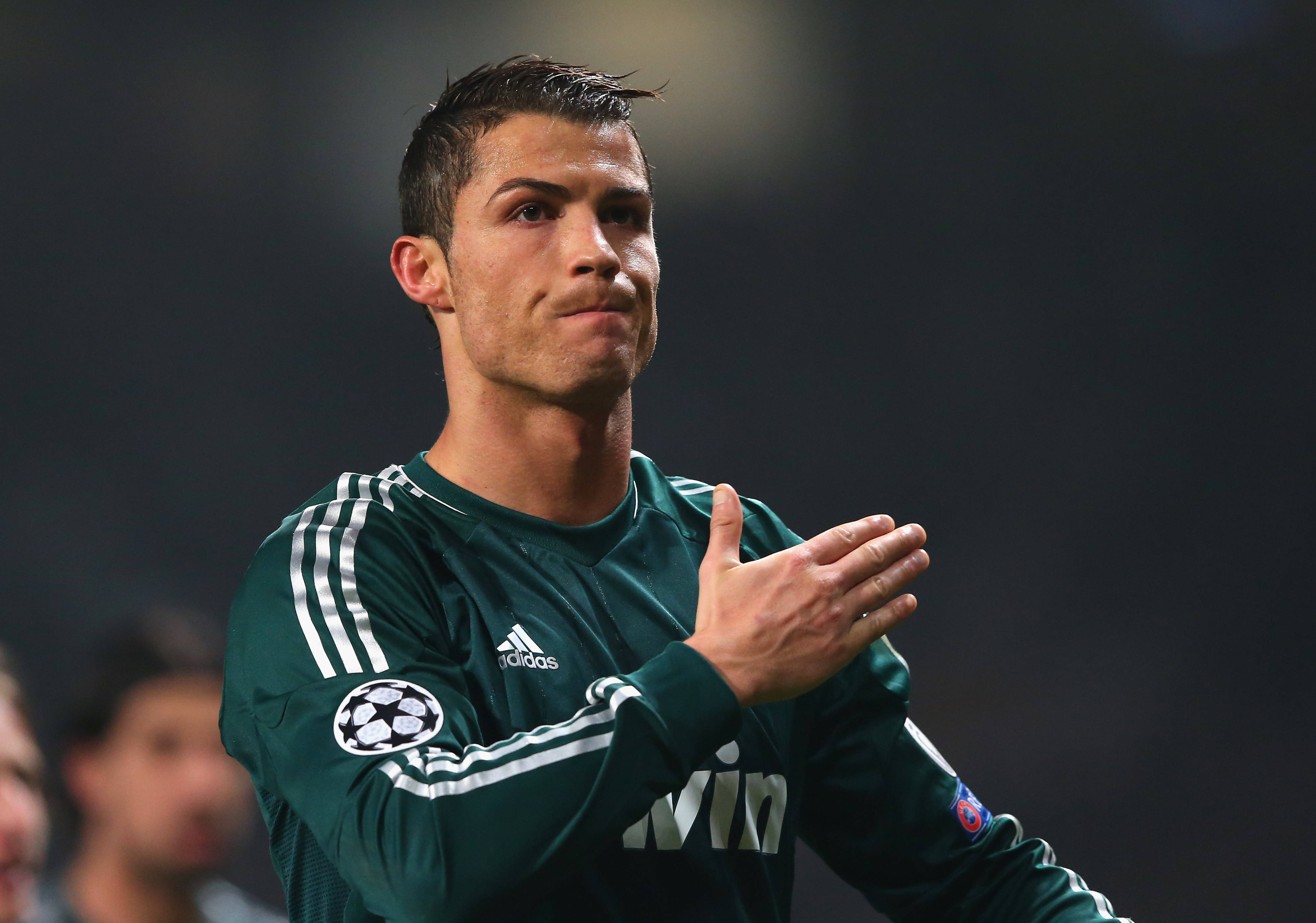 CR7克里斯蒂亚诺·罗纳尔多绿色球衣 壁纸