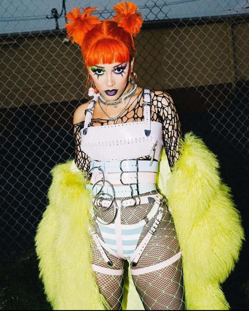 Doja Cat 金色珠宝点缀，酷飒时尚写真 壁纸