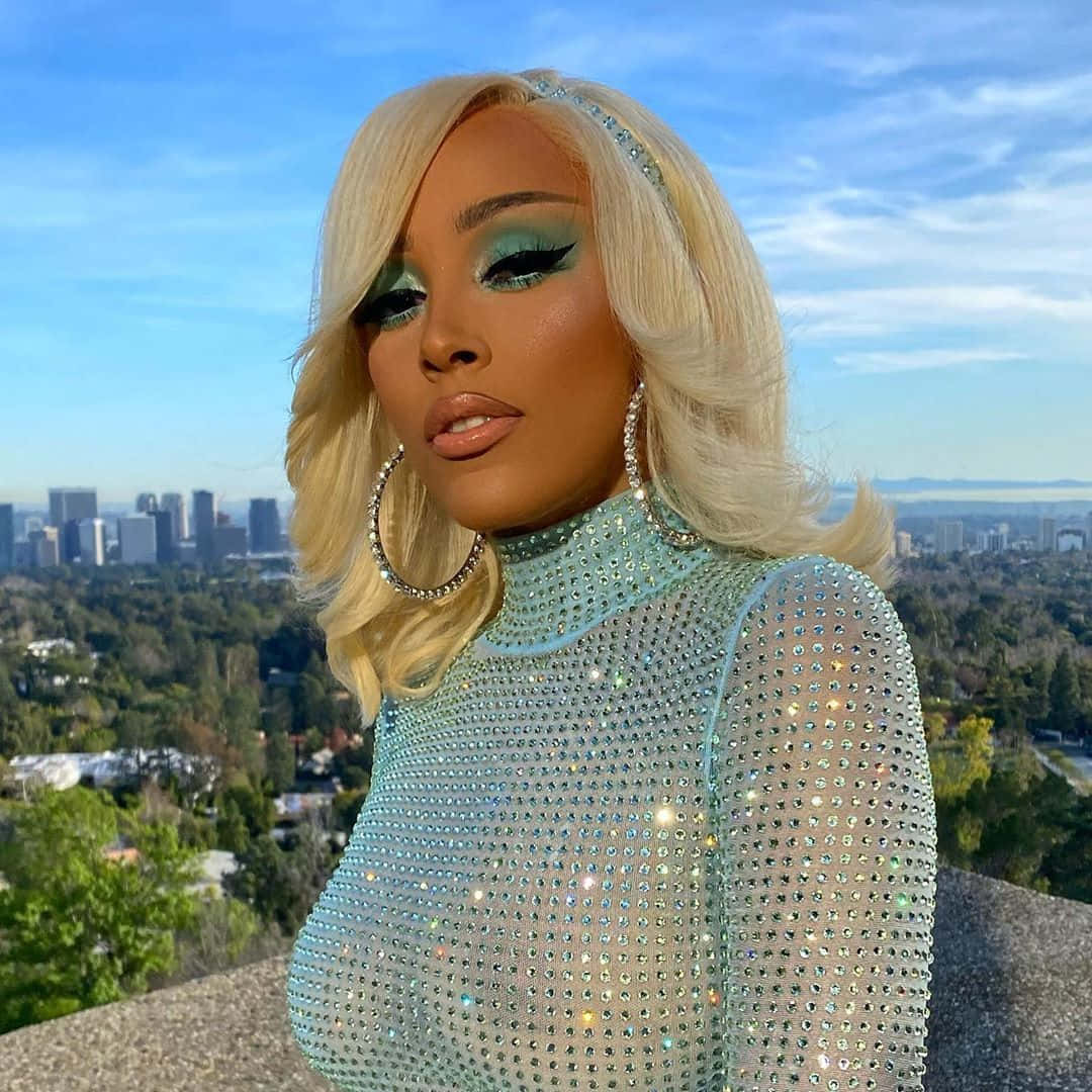 Doja Cat 在舞台上为狂热观众献唱 壁纸