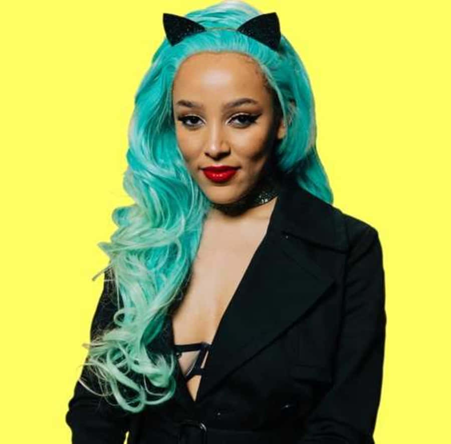 Doja Cat 在这张色彩鲜艳的照片中展现最佳状态。 壁纸