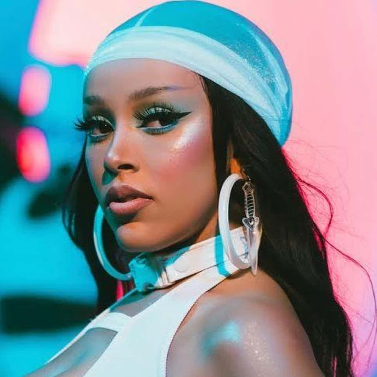 Doja Cat 展现她的活力风格 壁纸
