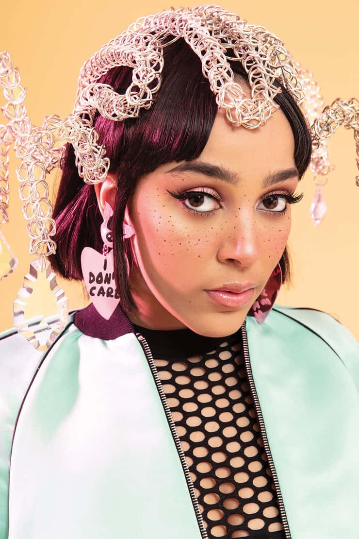 Doja Cat 身披复古长裙俯瞰城市 壁纸