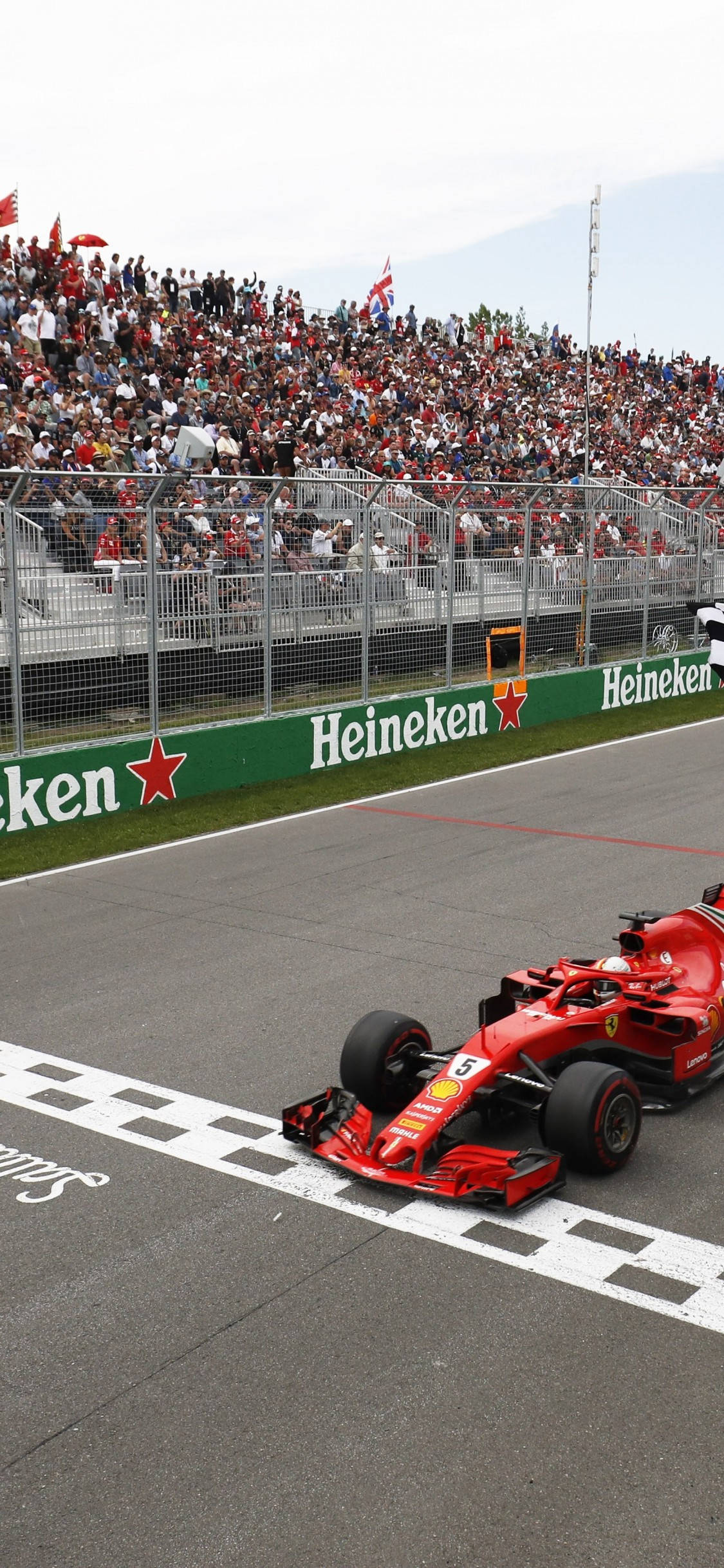 F1 Vettel 终点线 iPhone 壁纸