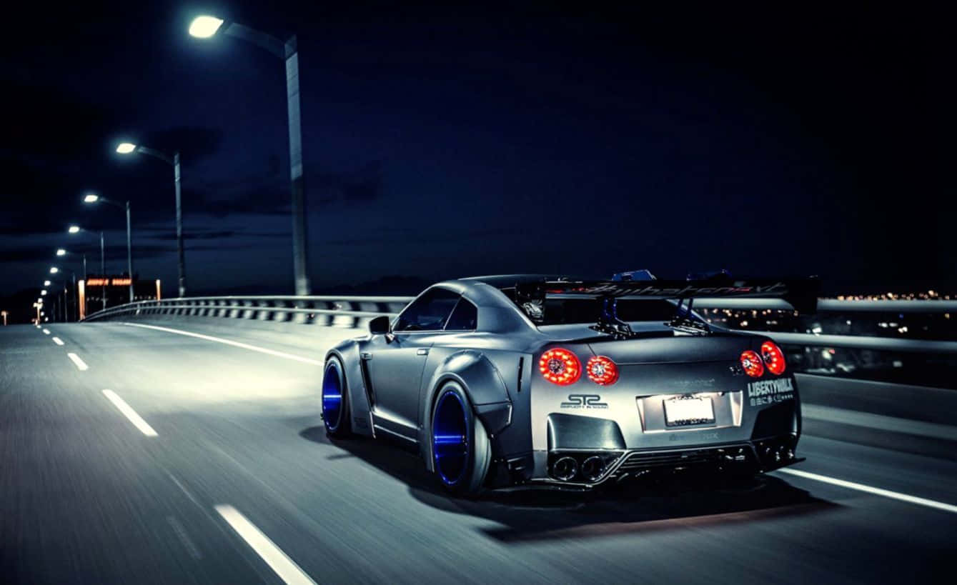 GTR R35 夜间公路 壁纸