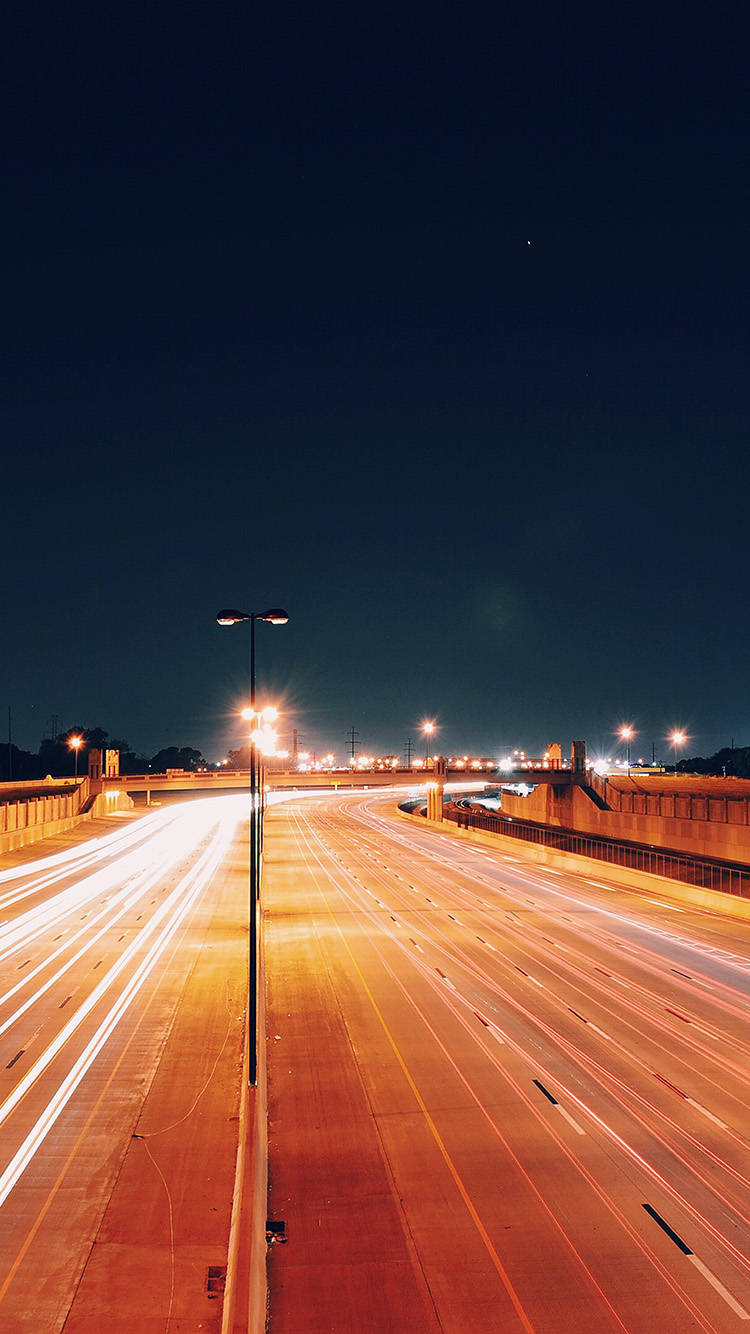 iPhone 12 Pro 夜间公路 壁纸