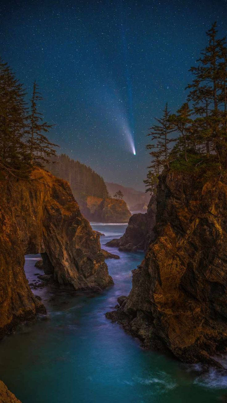 iPhone 12 Pro 流星划过夜空 壁纸
