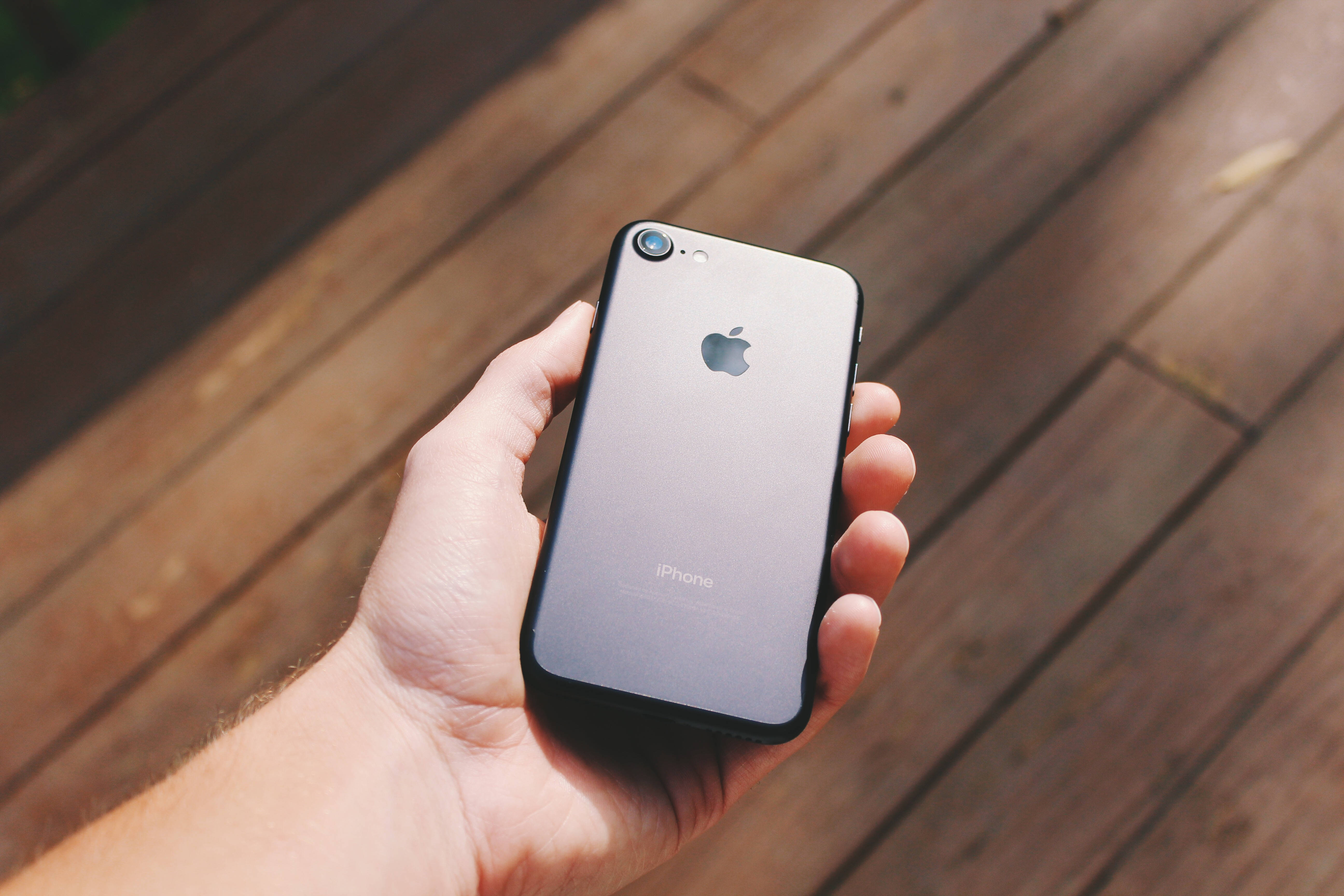 时尚iPhone 8与惊艳背景 壁纸