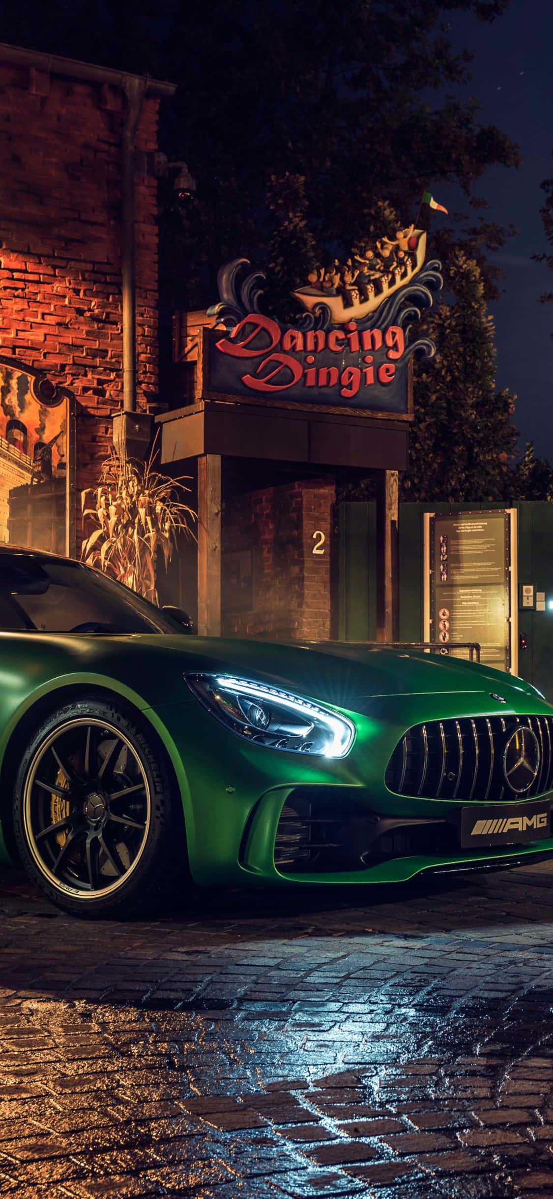 iPhone X AMG GT-R背景与绿色AMG GT 壁纸