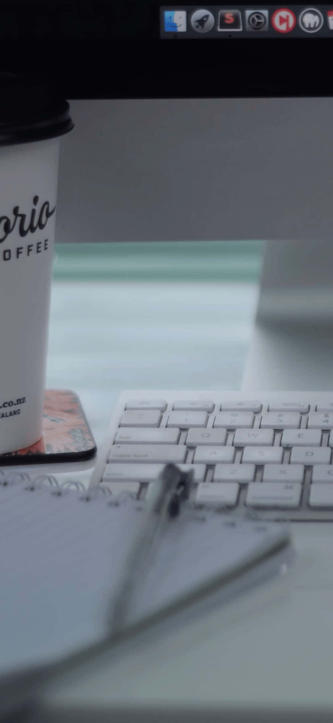 咖啡杯 iPhone X 办公背景 壁纸