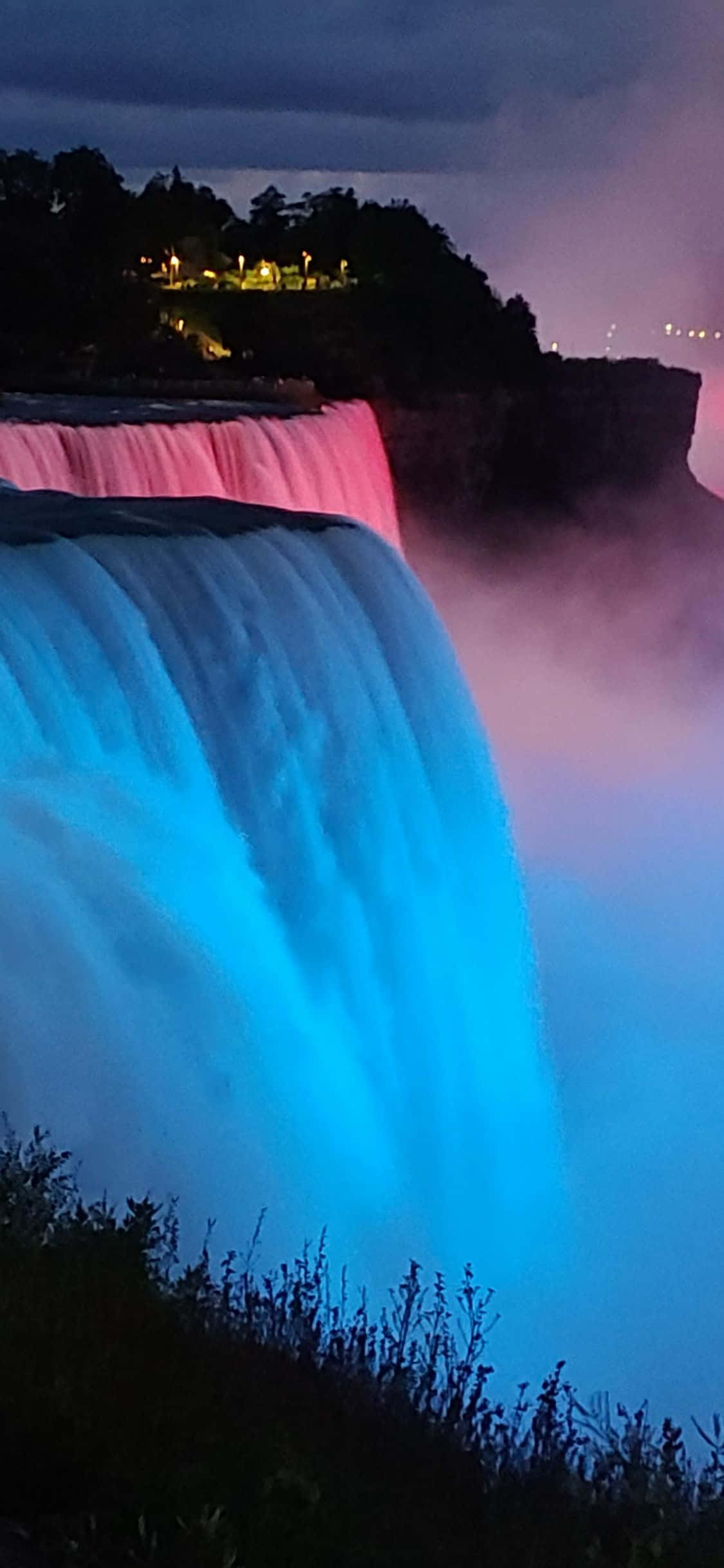 iPhone X 蓝色灯光尼亚加拉瀑布背景 壁纸