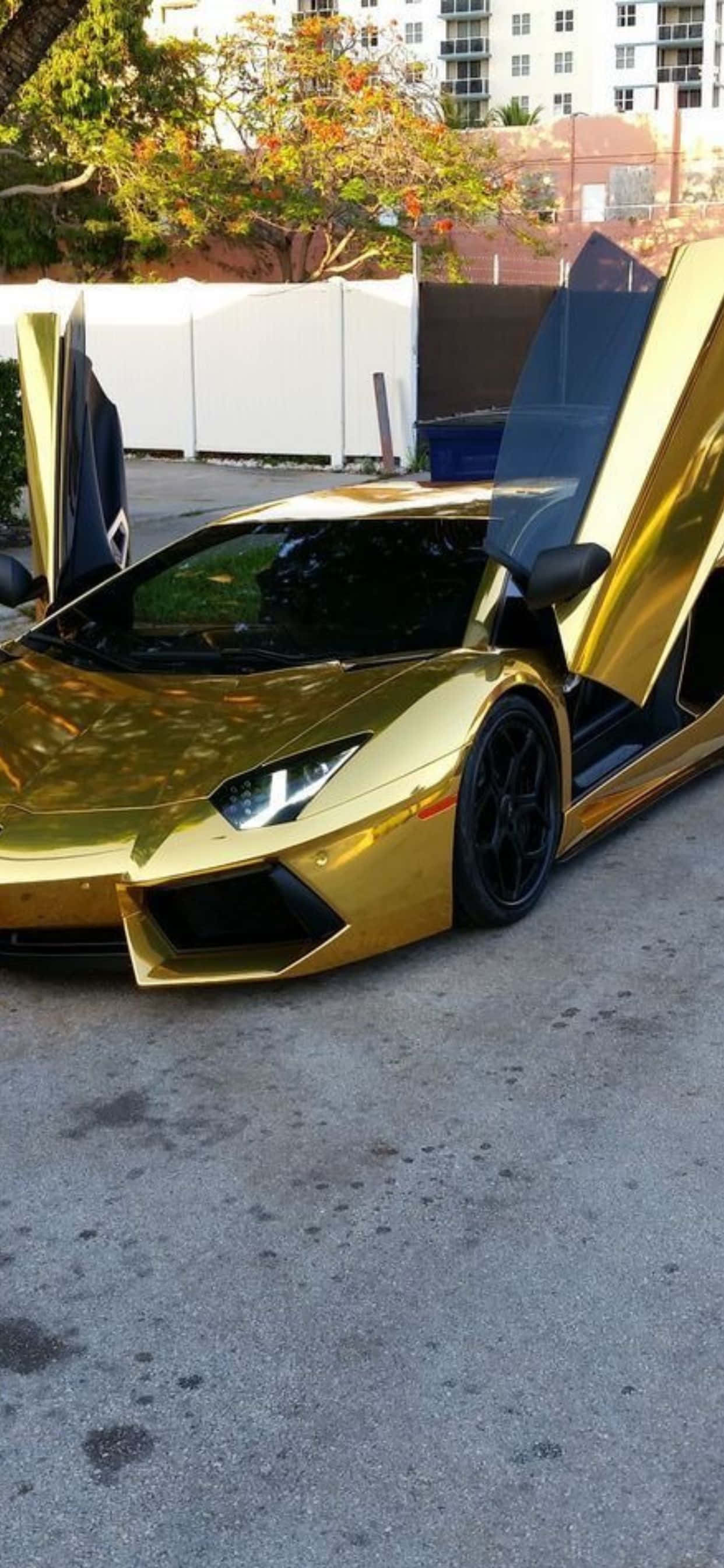 iPhone XS Max 金色兰博基尼 Aventador 背景 壁纸