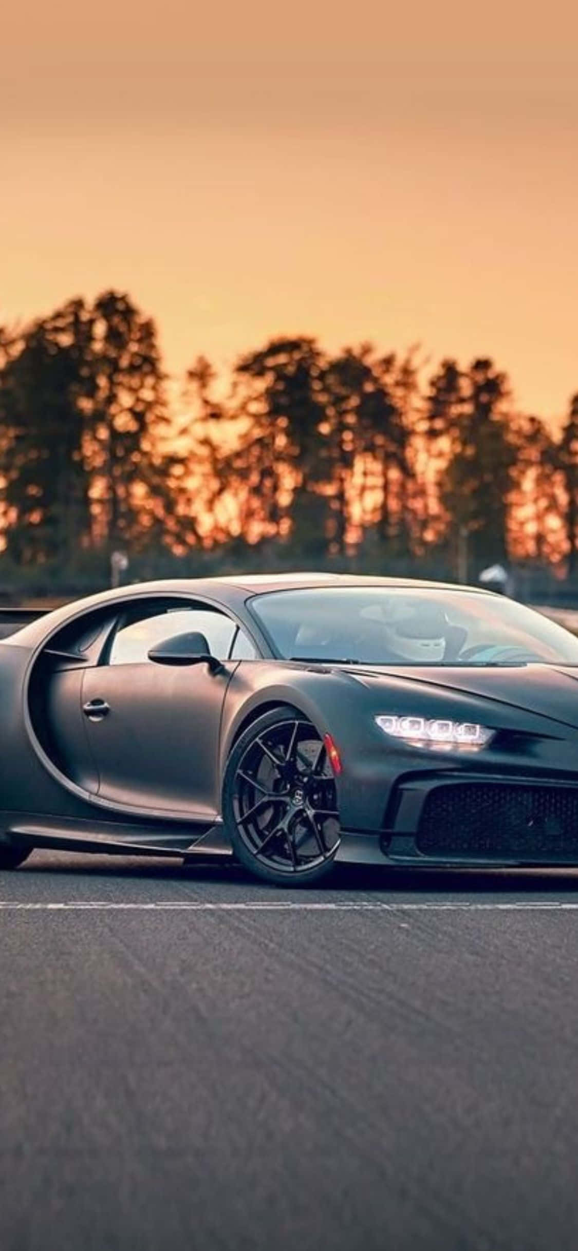 用iPhone XS和Bugatti加速前行 壁纸
