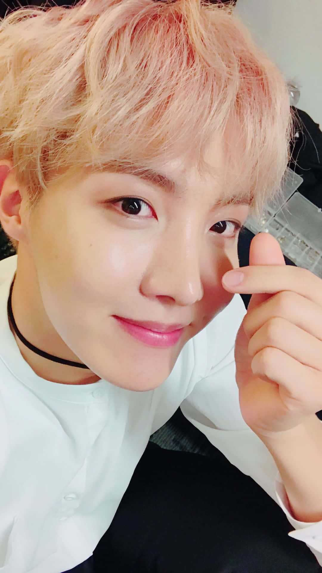 J-hope BTS手指爱心 壁纸