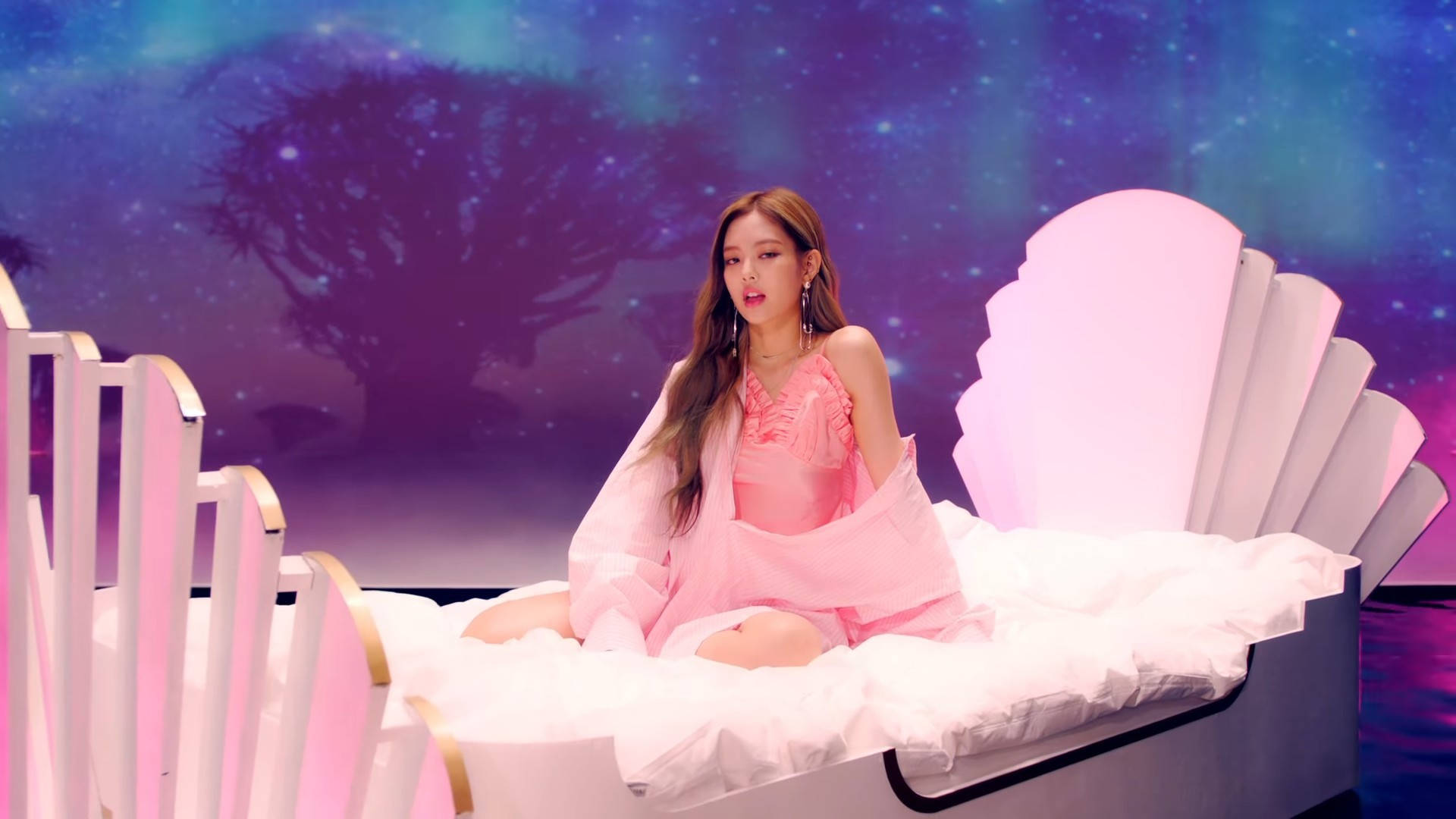 K-Pop组合BLACKPINK的Jennie在音乐视频《像最后一样》中 壁纸