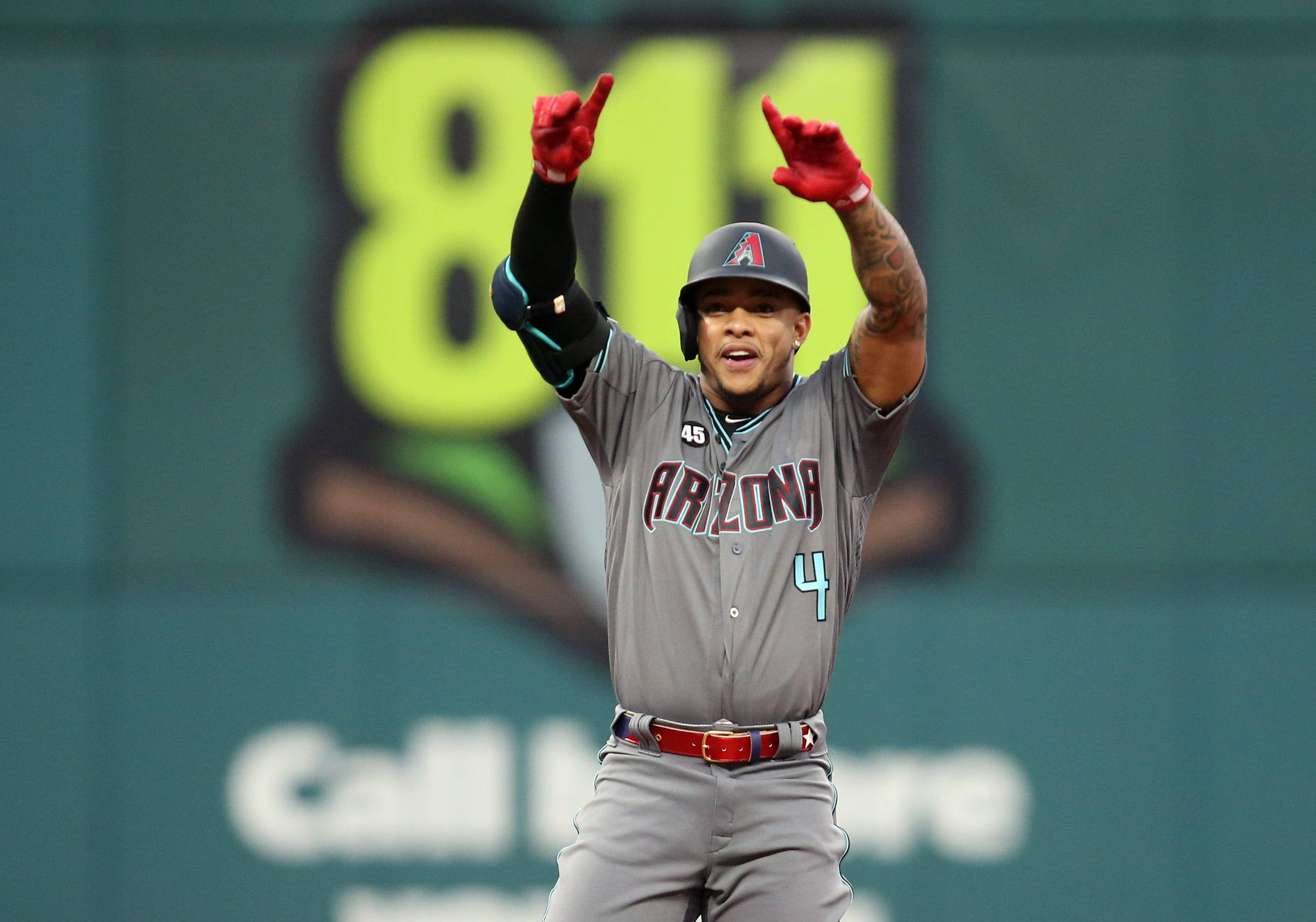 Ketel Marte 比出第一的手势 壁纸