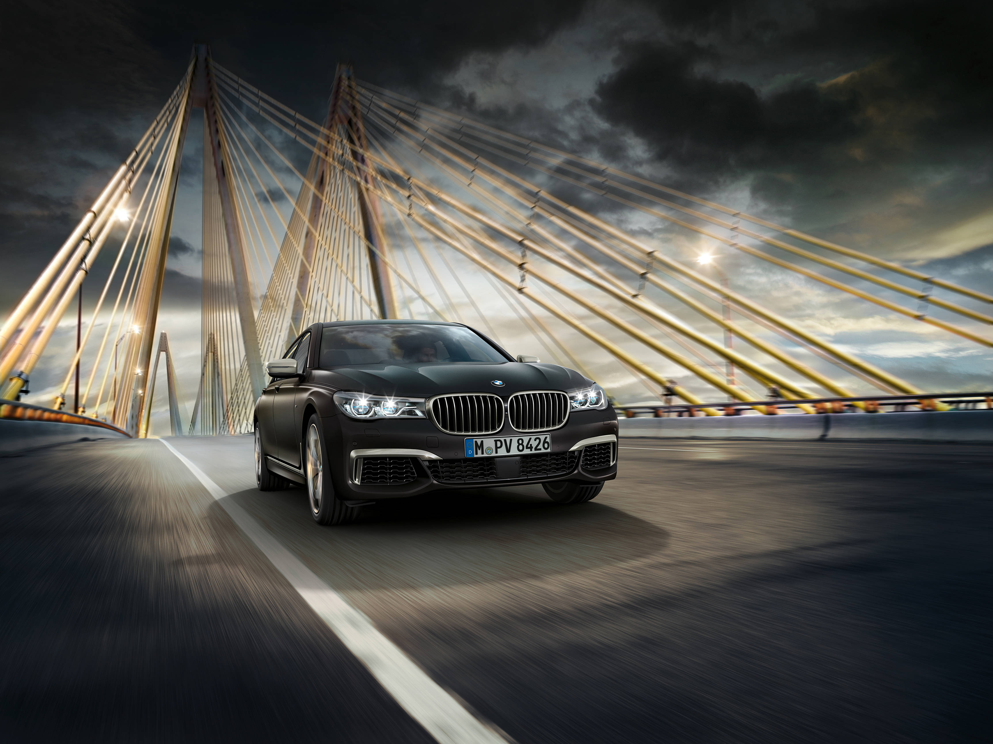 准备驾驭豪华宝马M760Li xDrive 壁纸