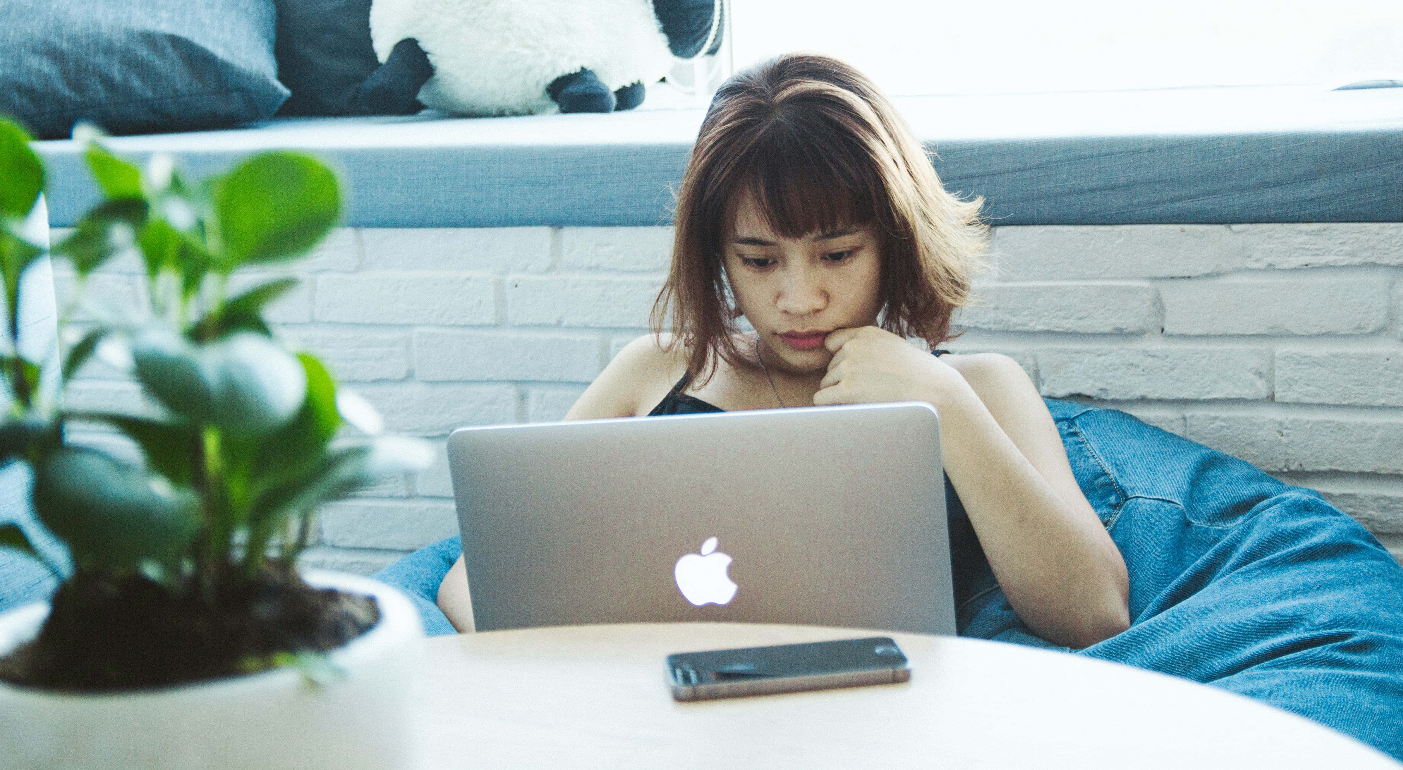 明亮鼓舞人心的粉色大理石美学Macbook 壁纸