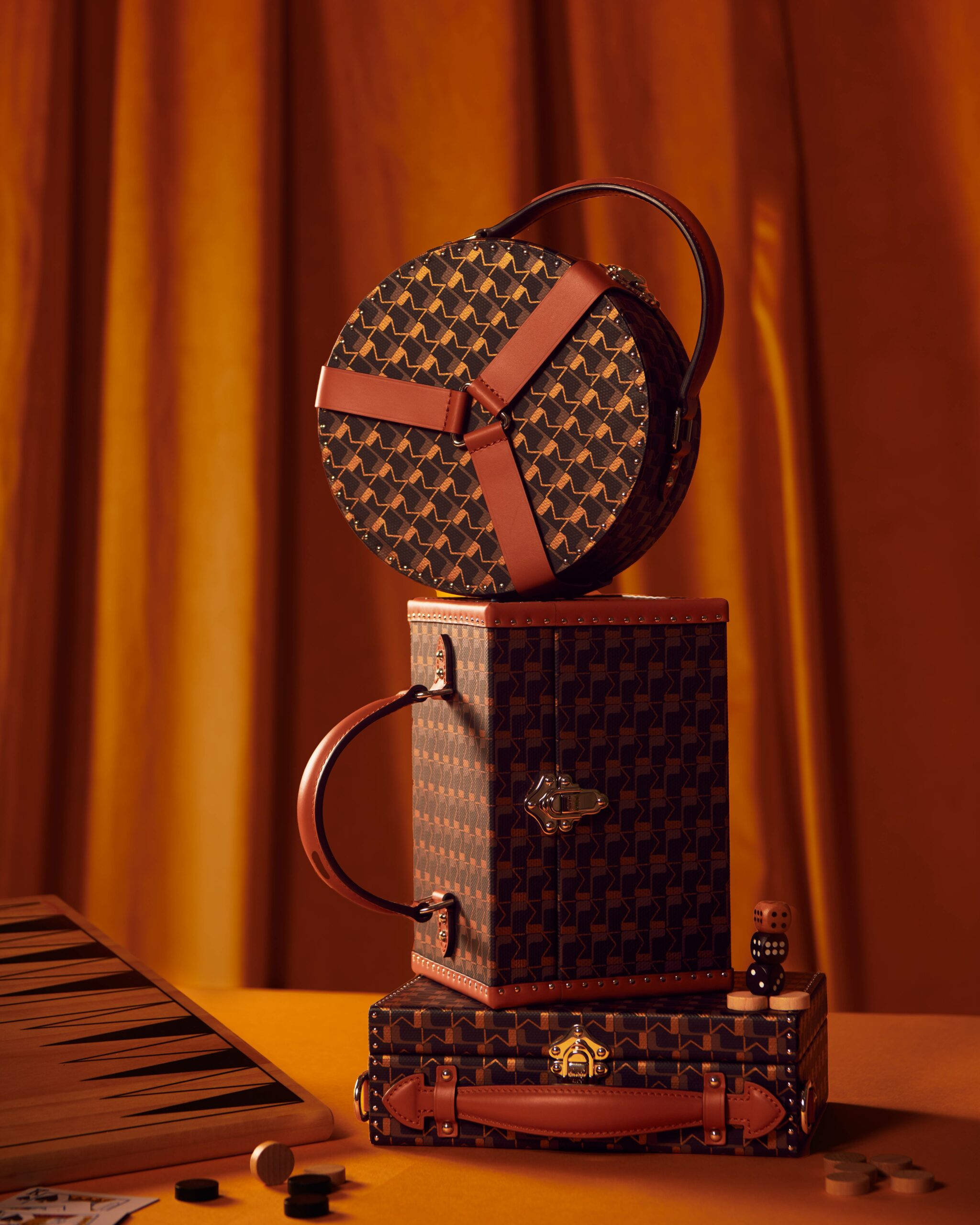 用这款标志性Moynat Monogram手袋庆祝 壁纸