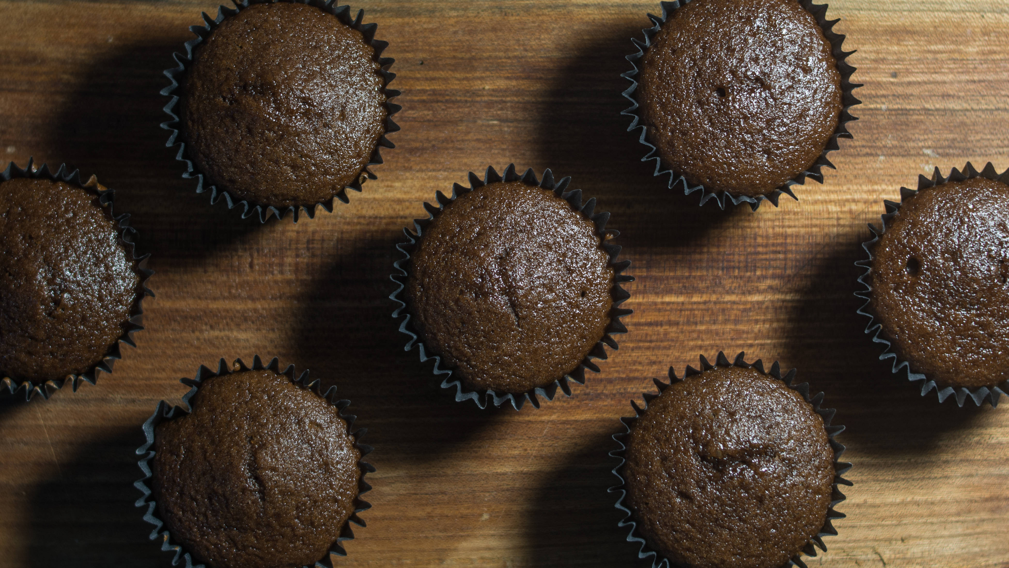 七个黑色 muffin 壁纸
