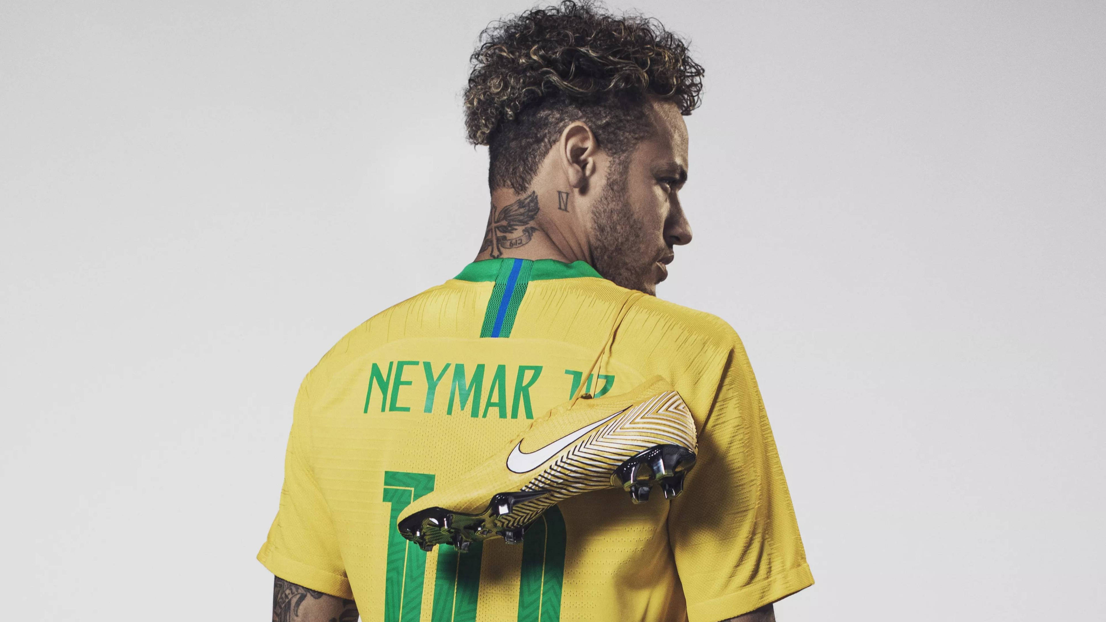 黄色内马尔Nike球鞋4K 壁纸