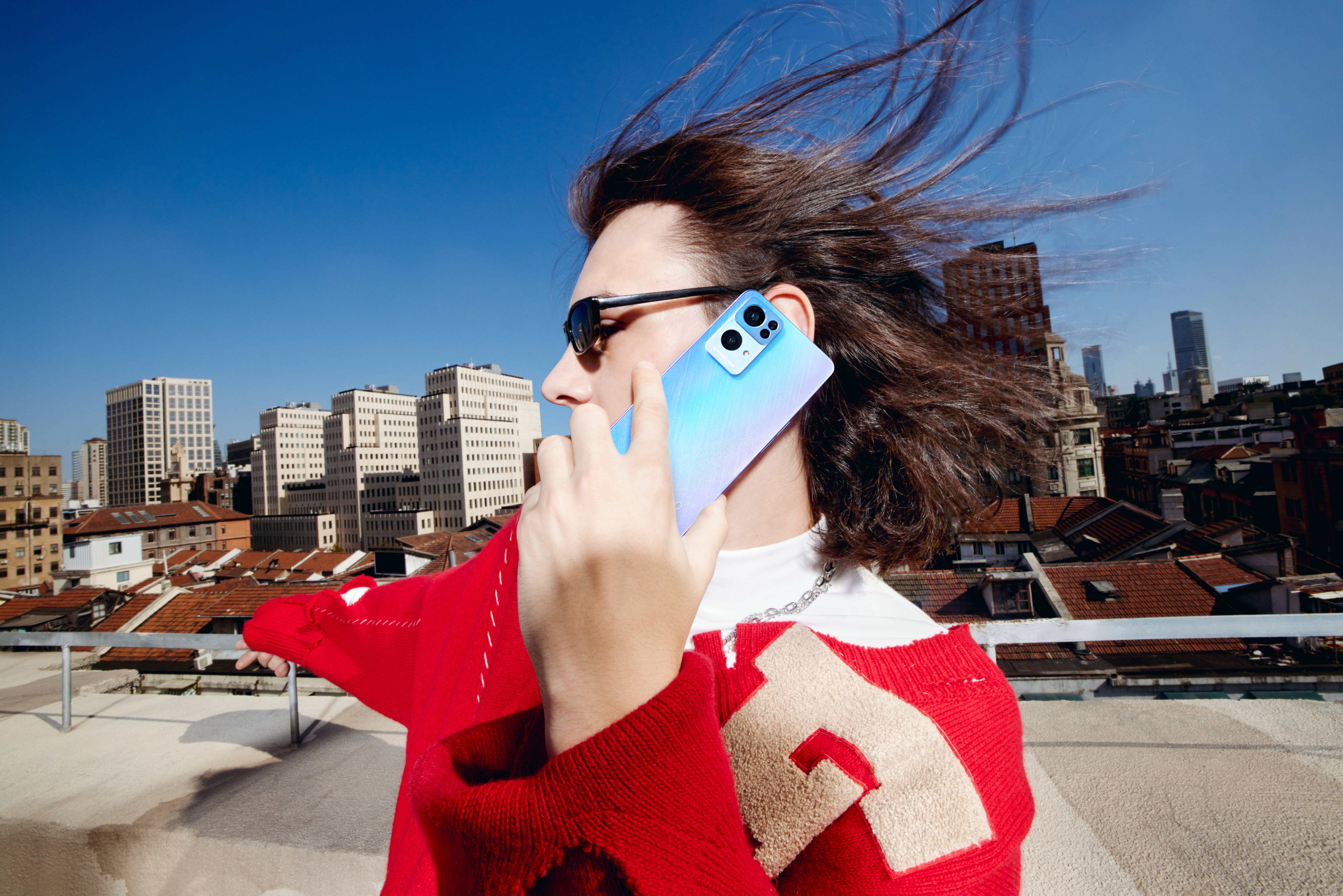 通话中的Oppo Reno7 壁纸