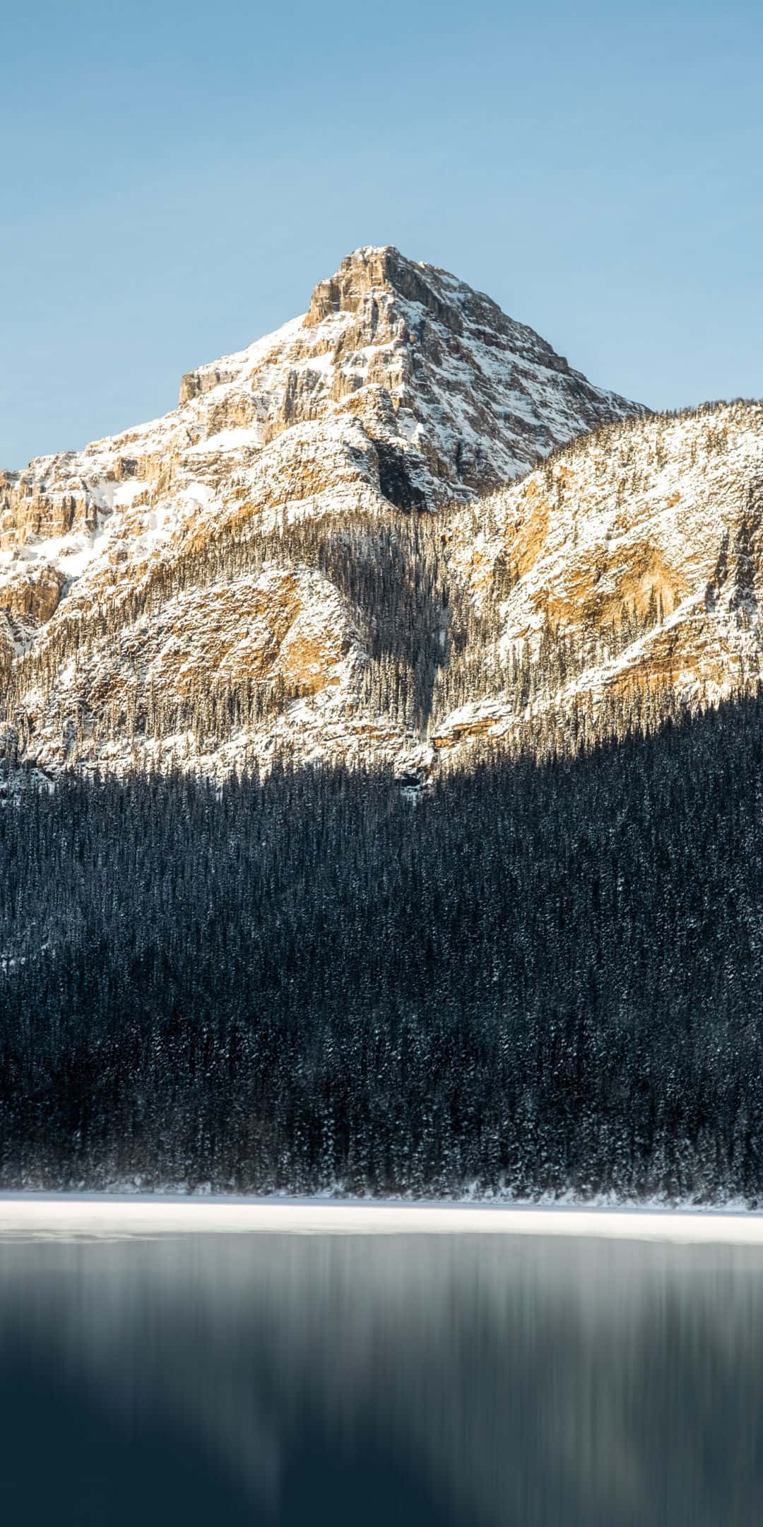 Pixel 3 冬日背景 阳光照耀的山峦 壁纸