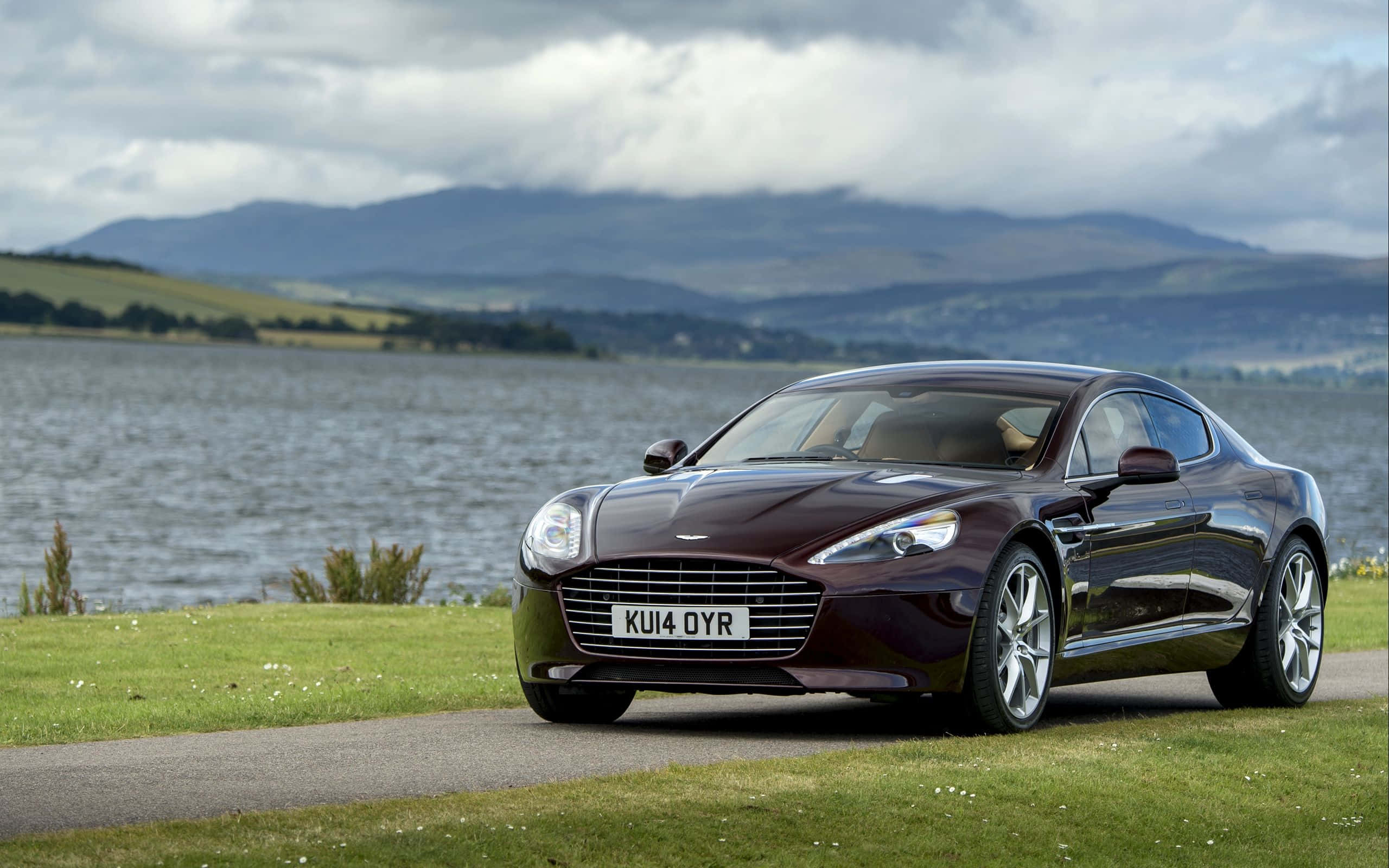 行驶中的阿斯顿马丁Rapide S 壁纸