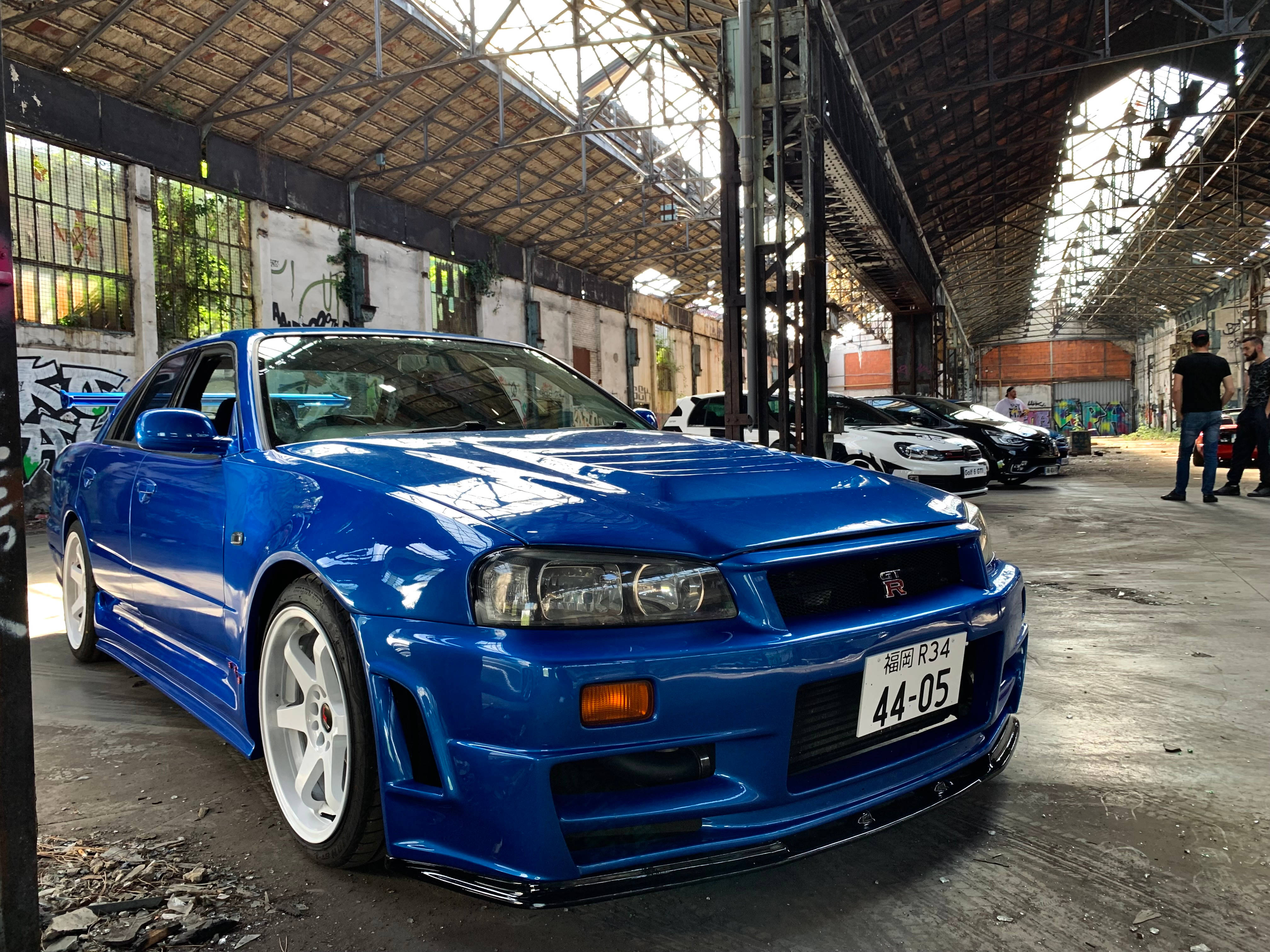 闪亮蓝色日产Skyline GTR R34 壁纸