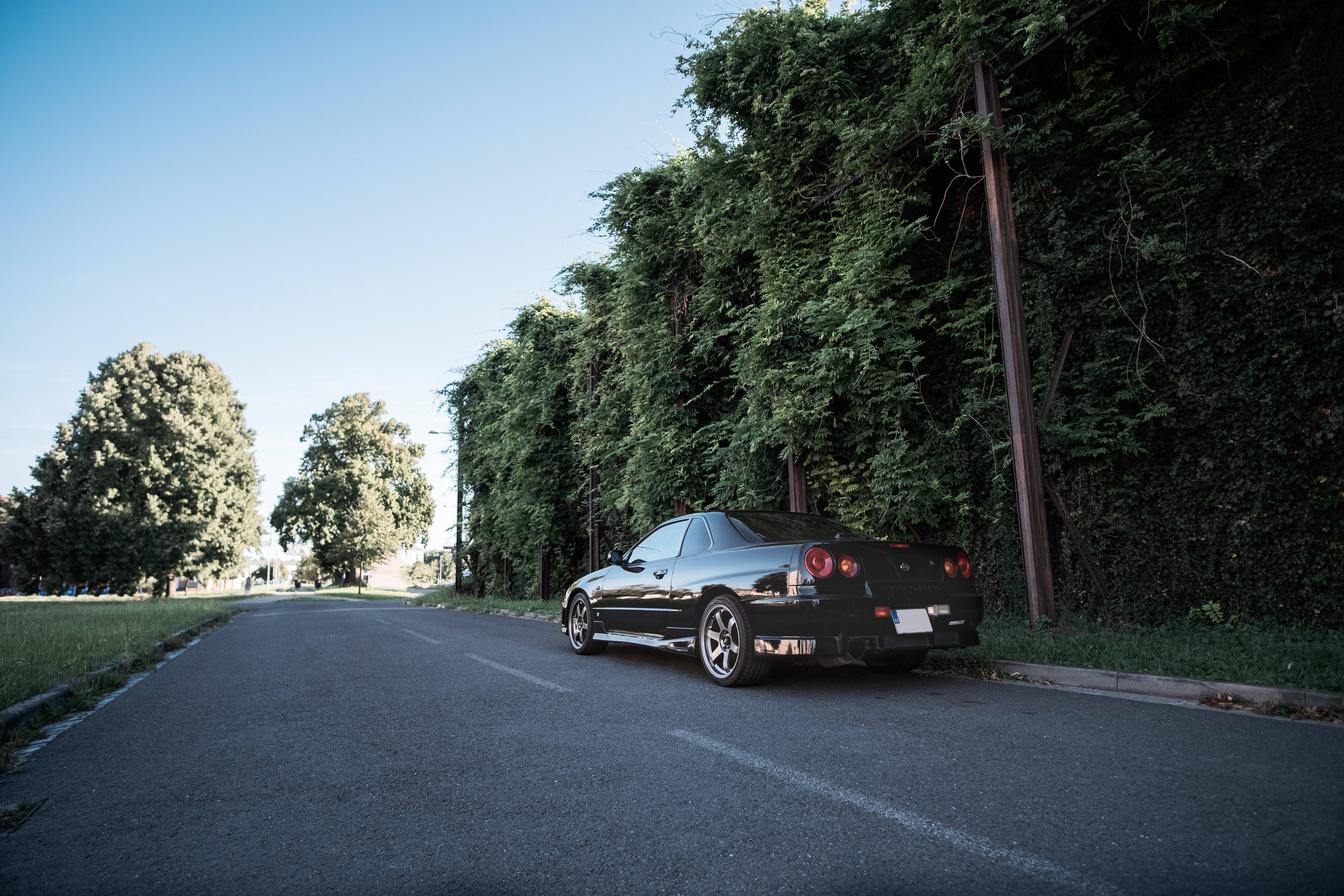 日产Skyline GTR R34路边停靠 壁纸