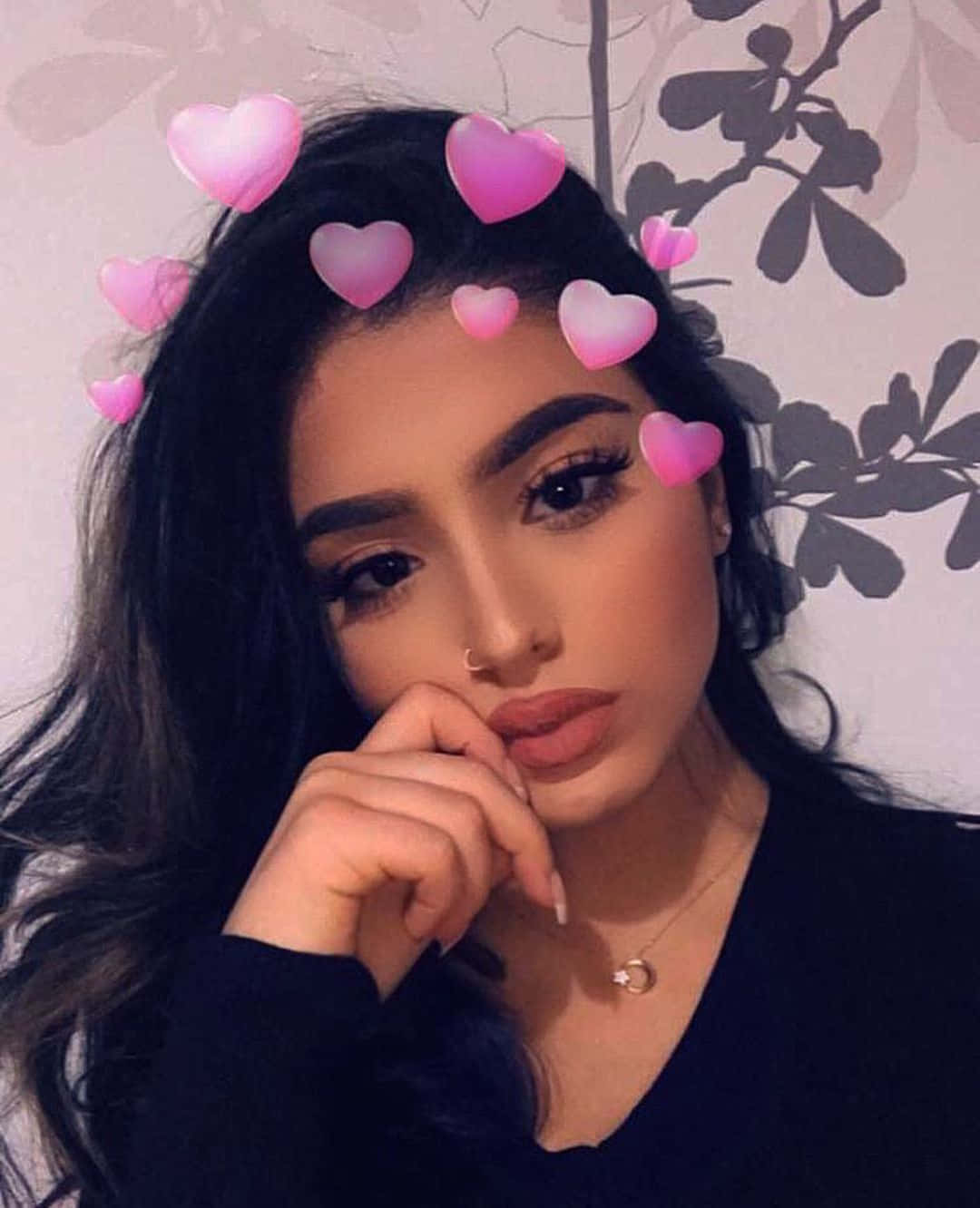 Snapchat 黑发美女照片 壁纸
